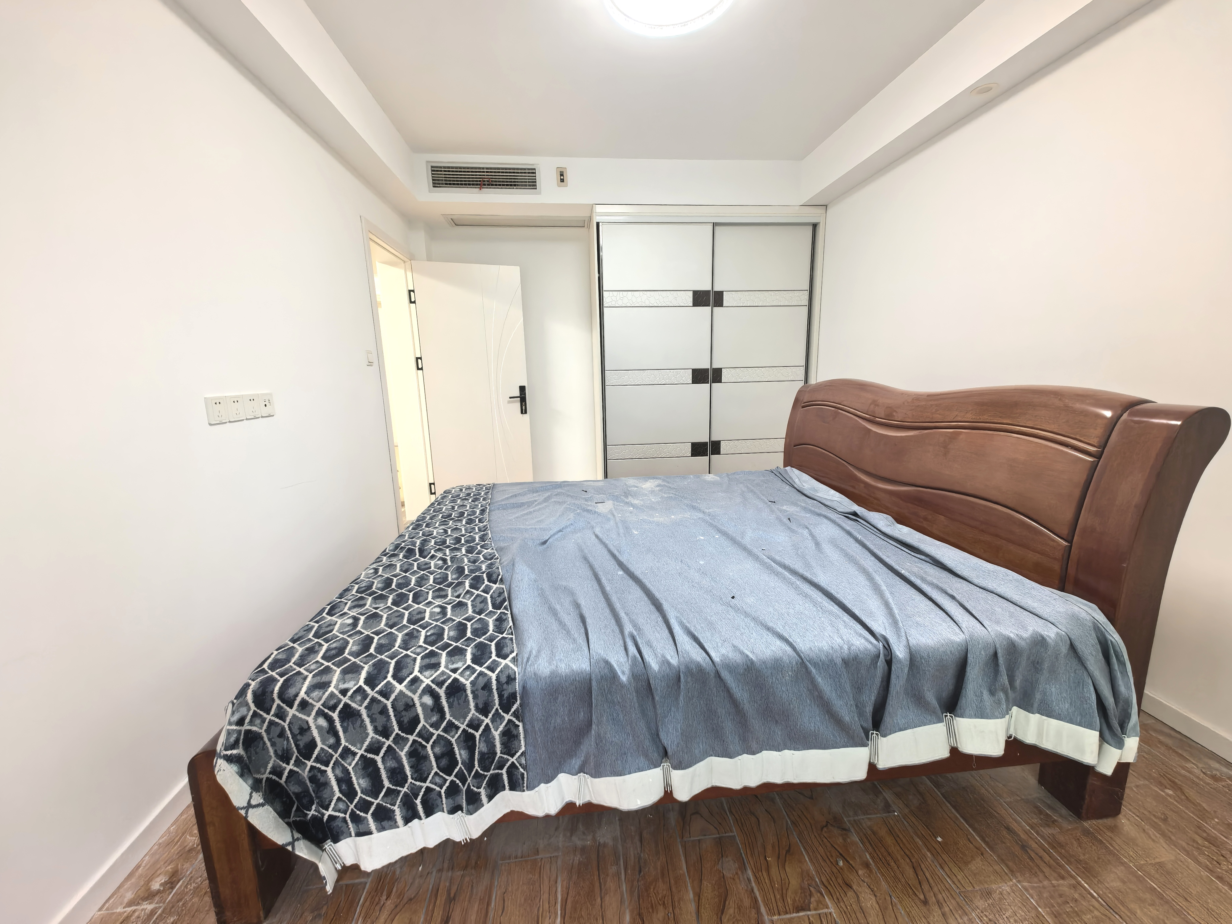 公园南苑 3室2厅2卫 138.00m&sup2;