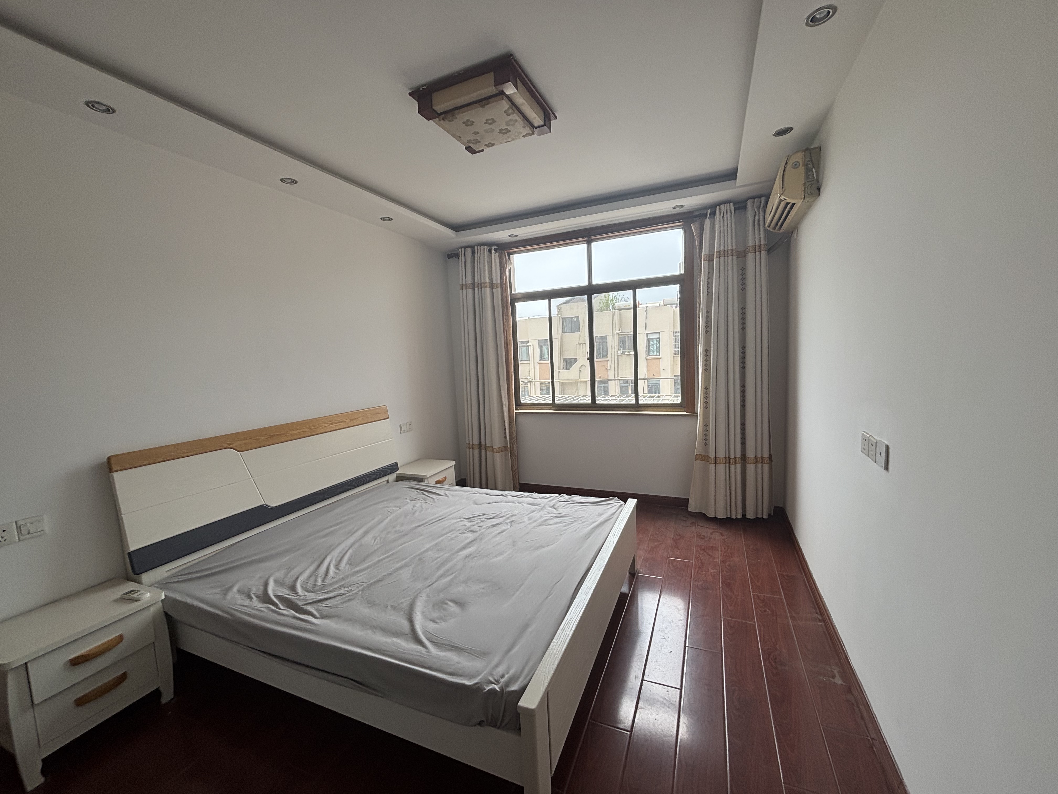 八角亭东一区 2室2厅1卫 70m&sup2;