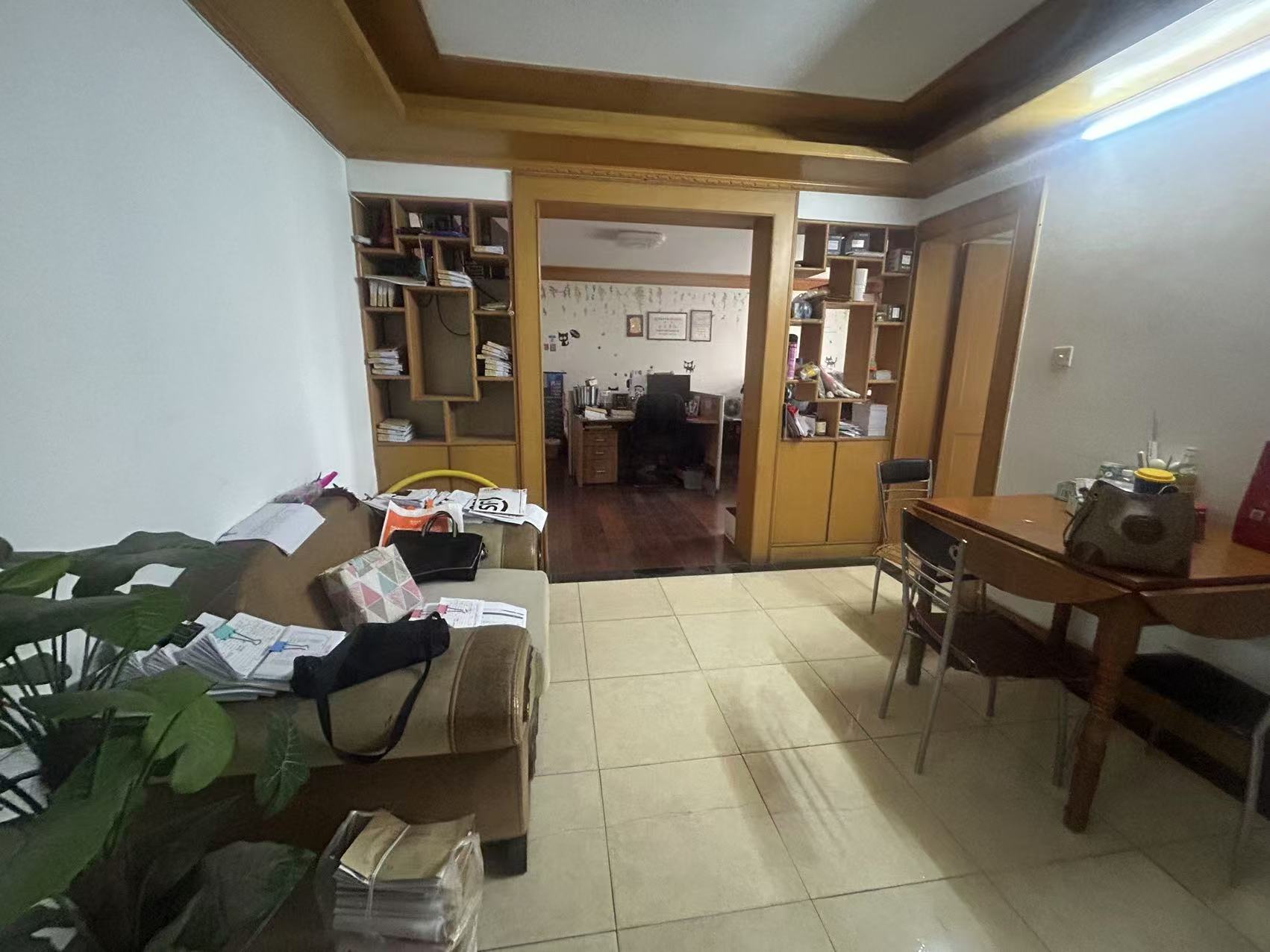濠西园华迪小区 3室2厅2卫 135m&sup2;