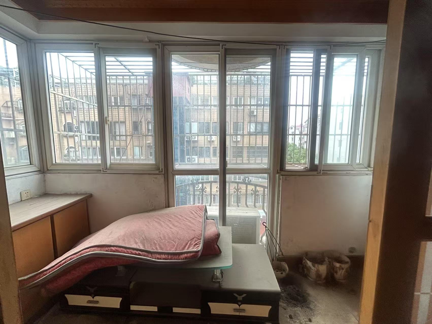 濠西园华迪小区 3室2厅2卫 135m&sup2;