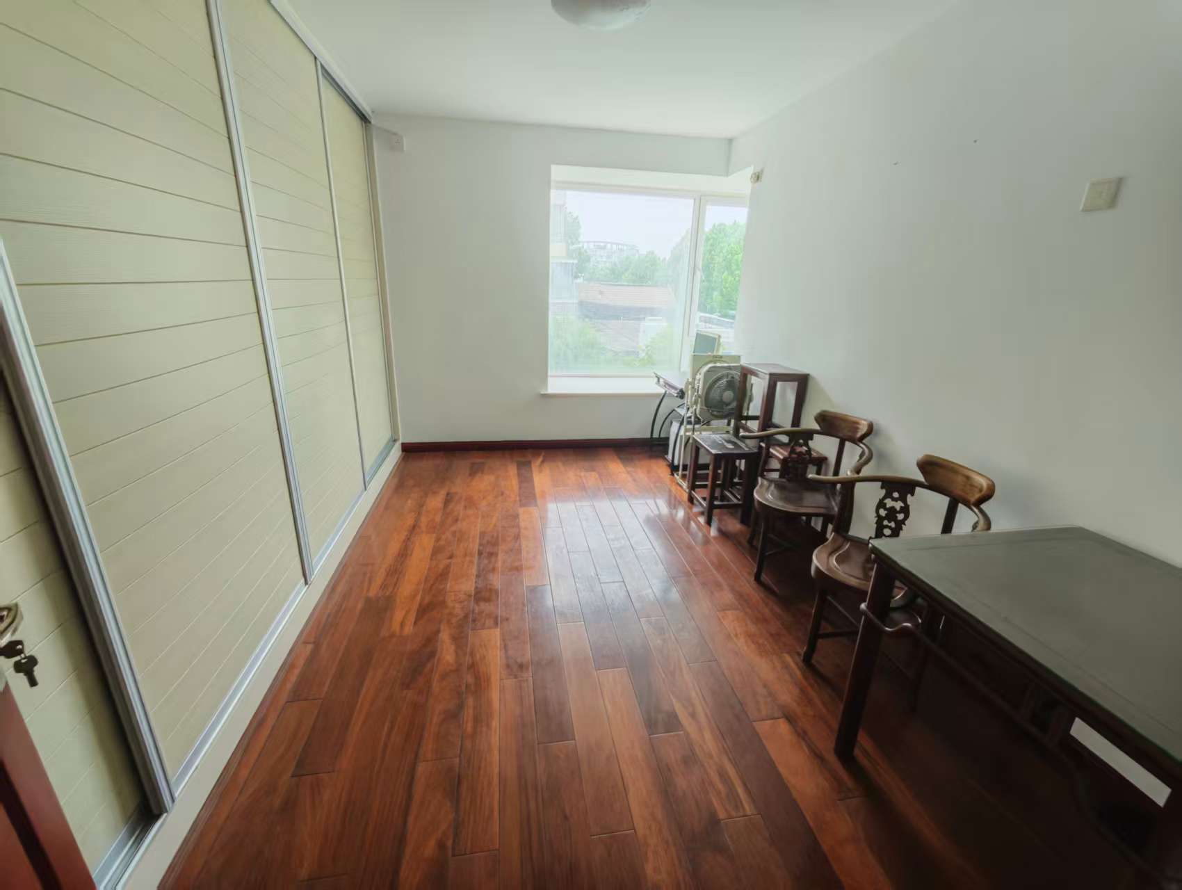 江海名苑南区 4室2厅2卫 170.00m&sup2;