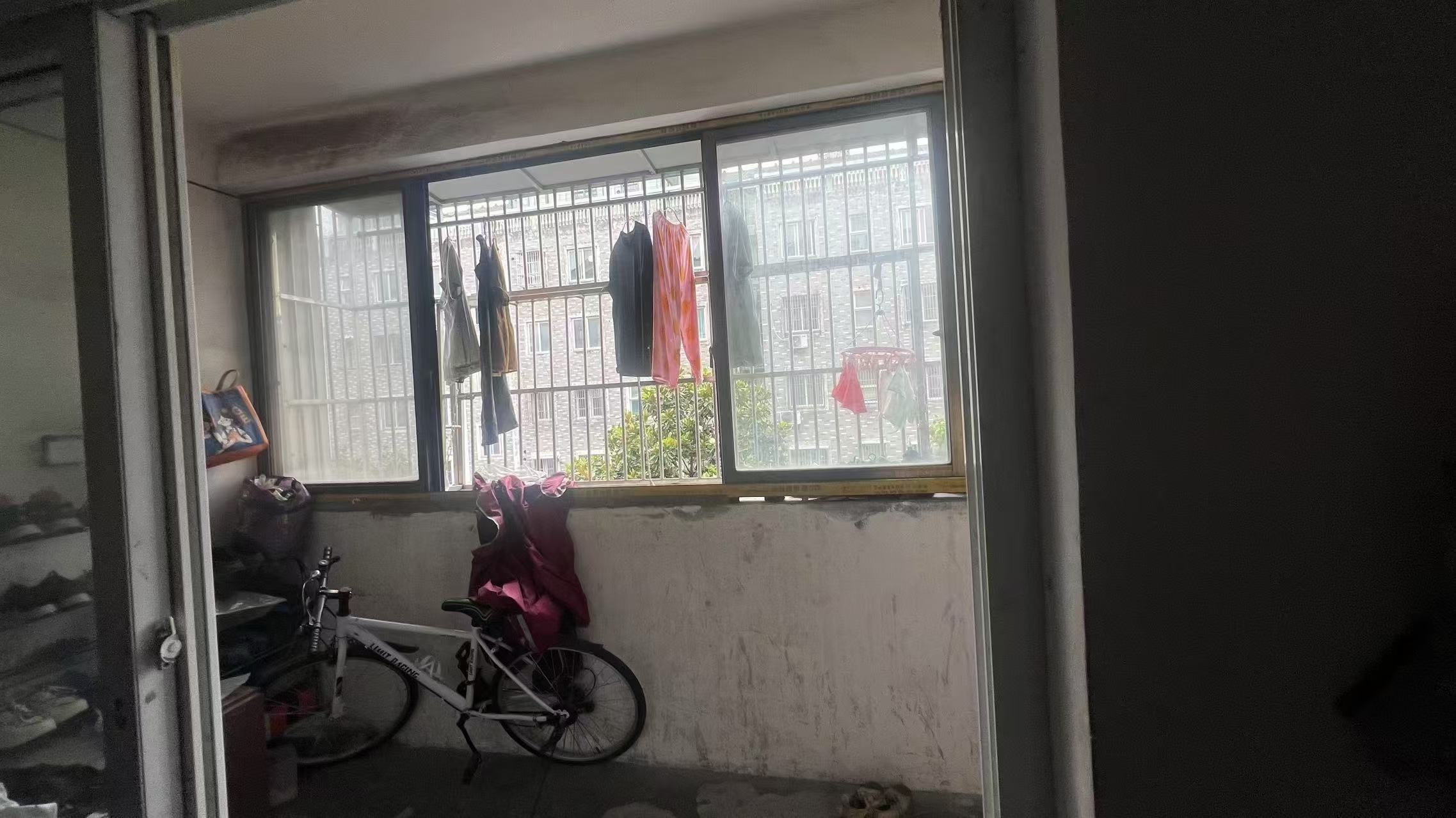 华山花苑四期 3室2厅2卫 125m&sup2;