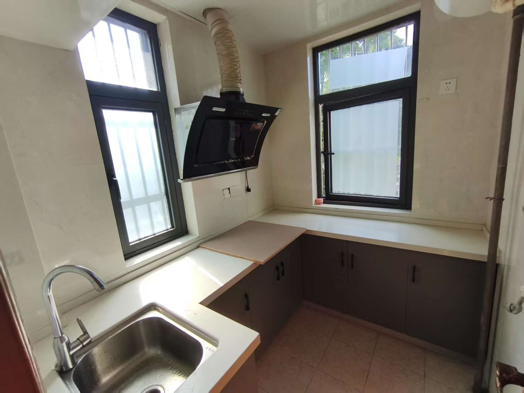 海港新村 1室1厅1卫 46m&sup2;