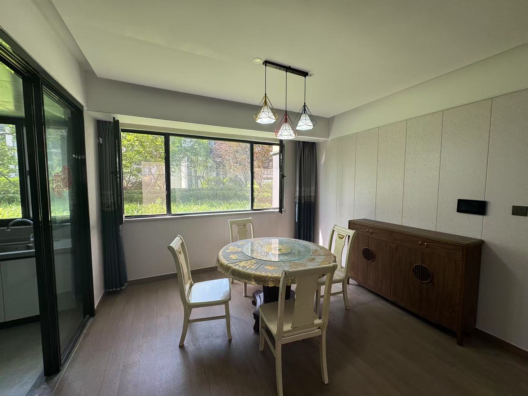 万科翡翠东第 3室2厅2卫 130.92m&sup2;