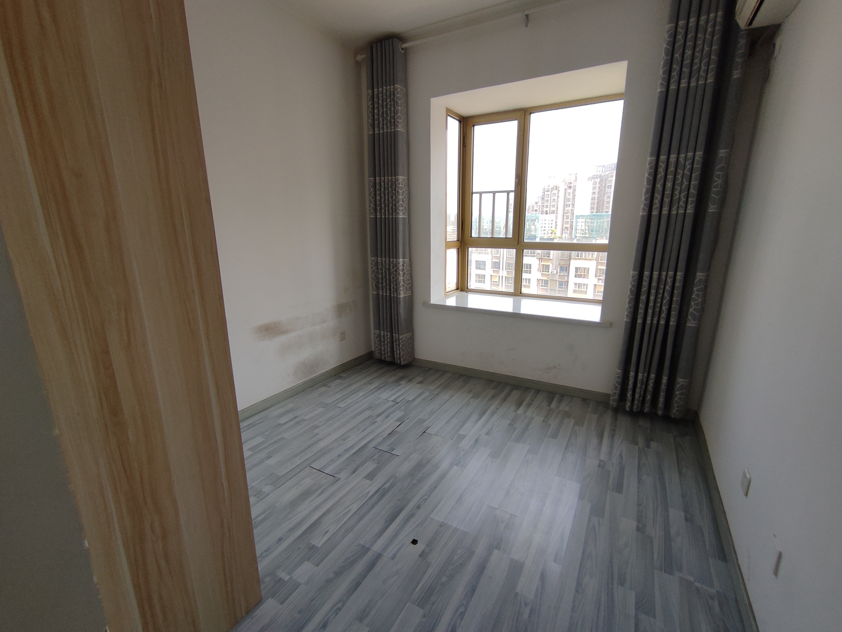 尚海湾 3室2厅2卫 150m&sup2;