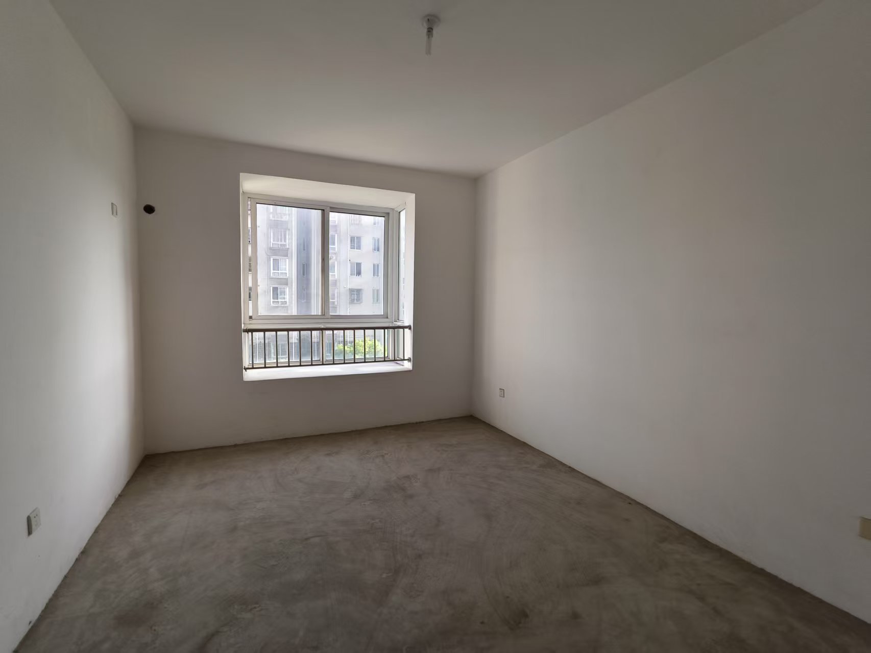天晖苑 3室2厅2卫 133m&sup2;
