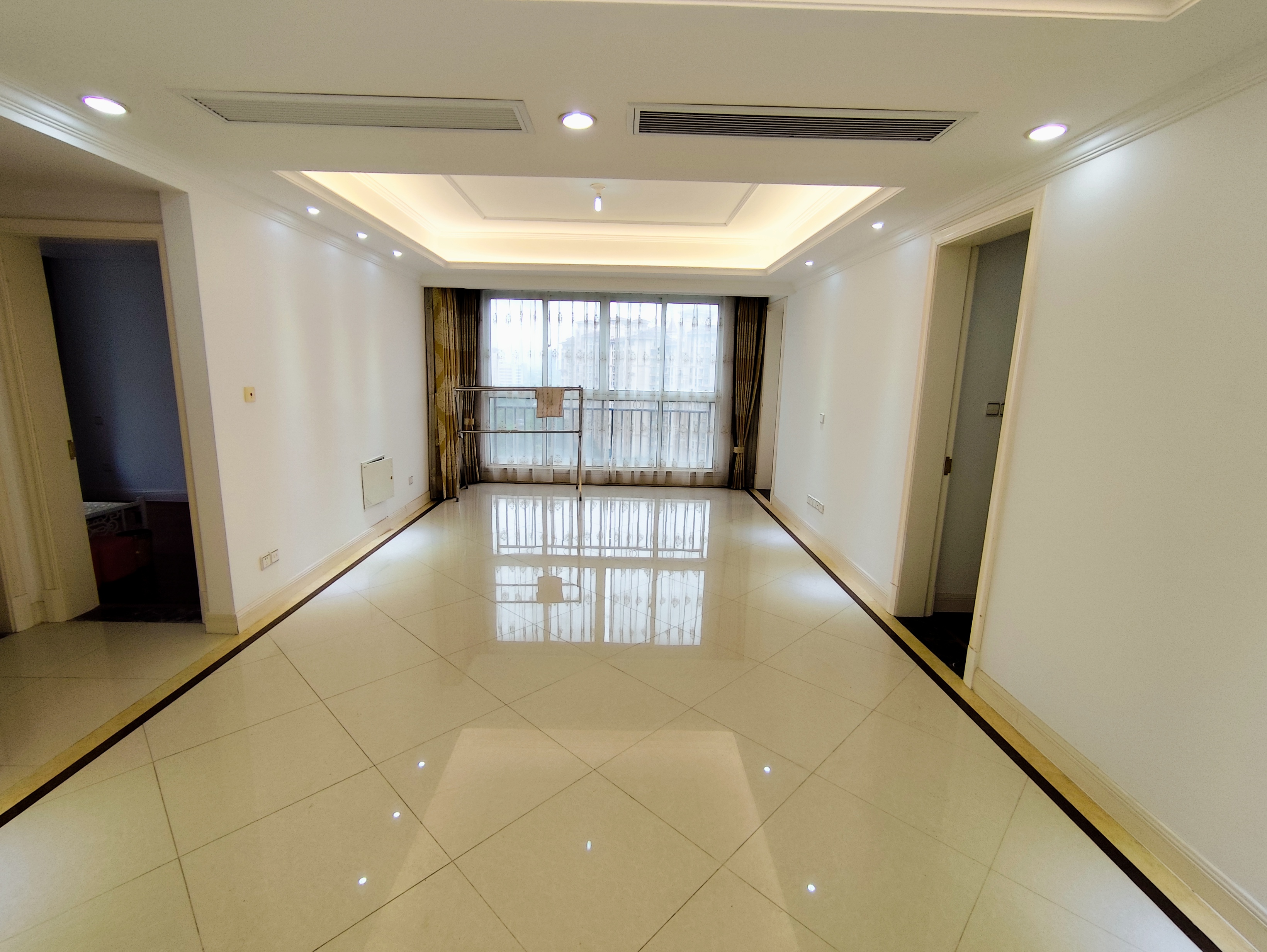 中南世纪花城三期 4室2厅2卫 140.58m&sup2;