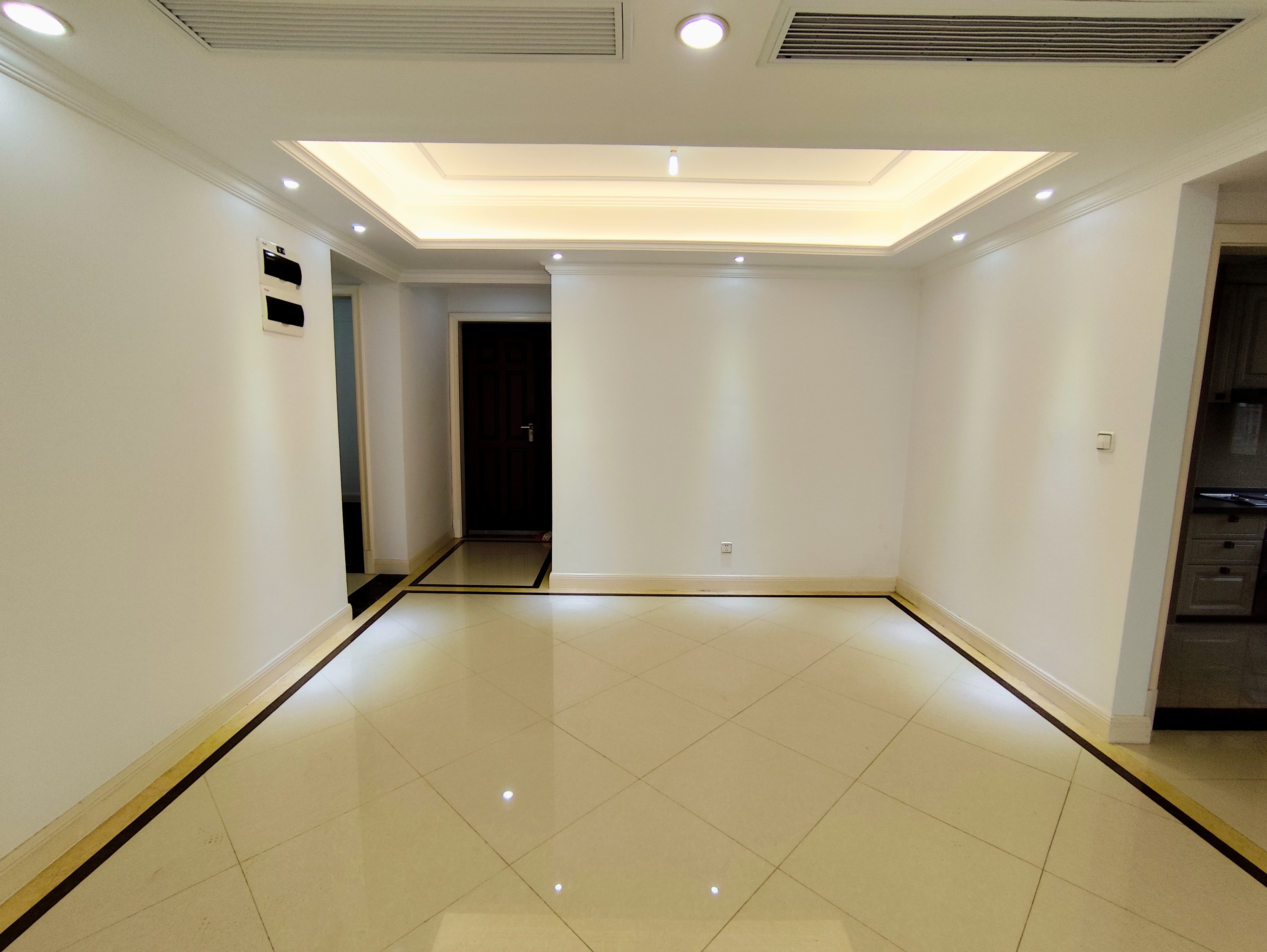 中南世纪花城三期 4室2厅2卫 140.58m²