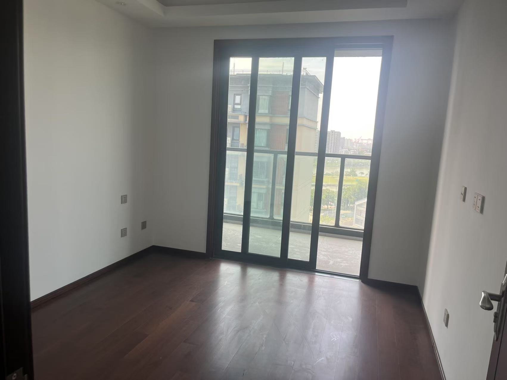 春江阅 4室2厅2卫 143m&sup2;
