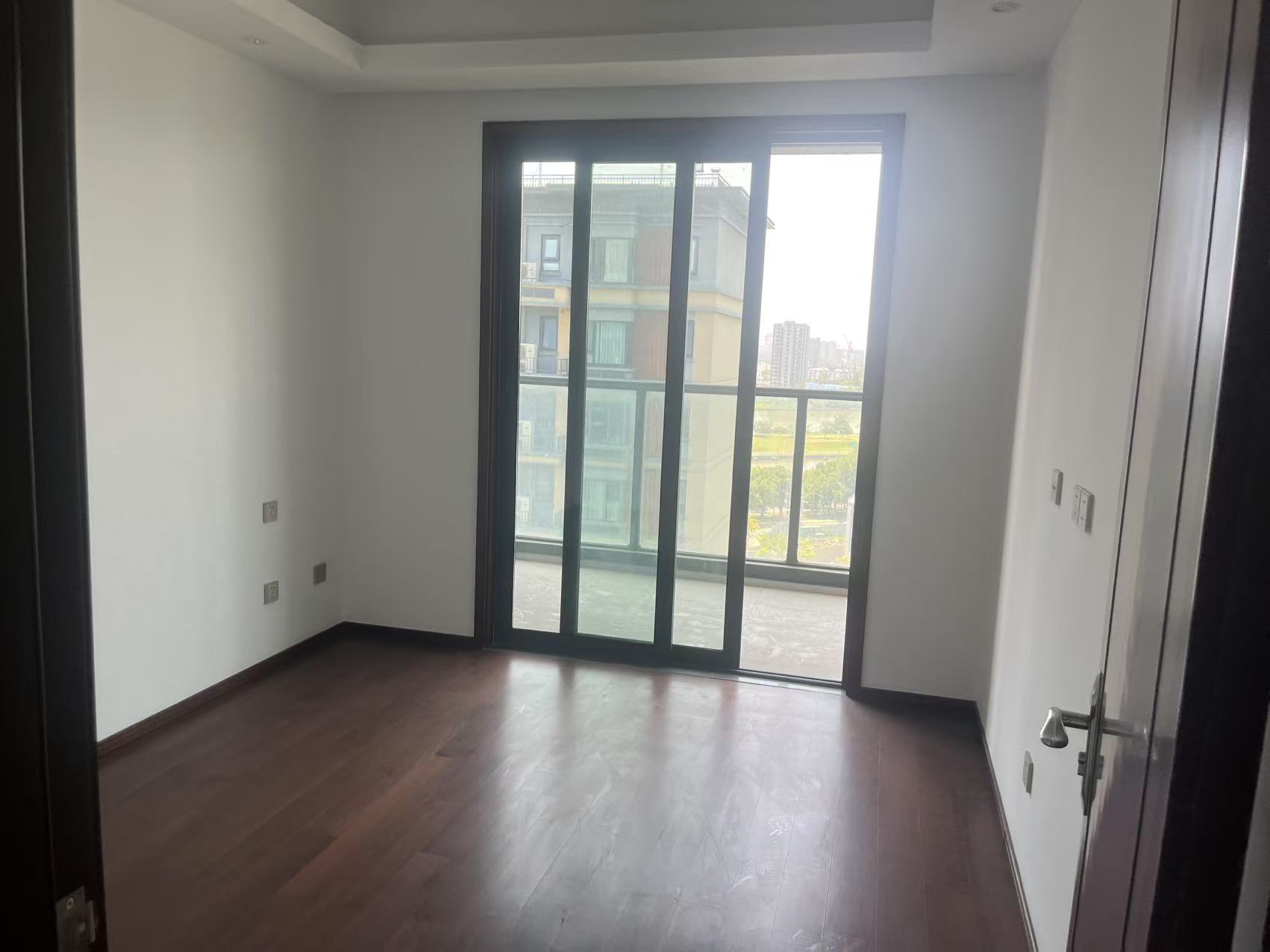 春江阅 4室2厅2卫 143m&sup2;