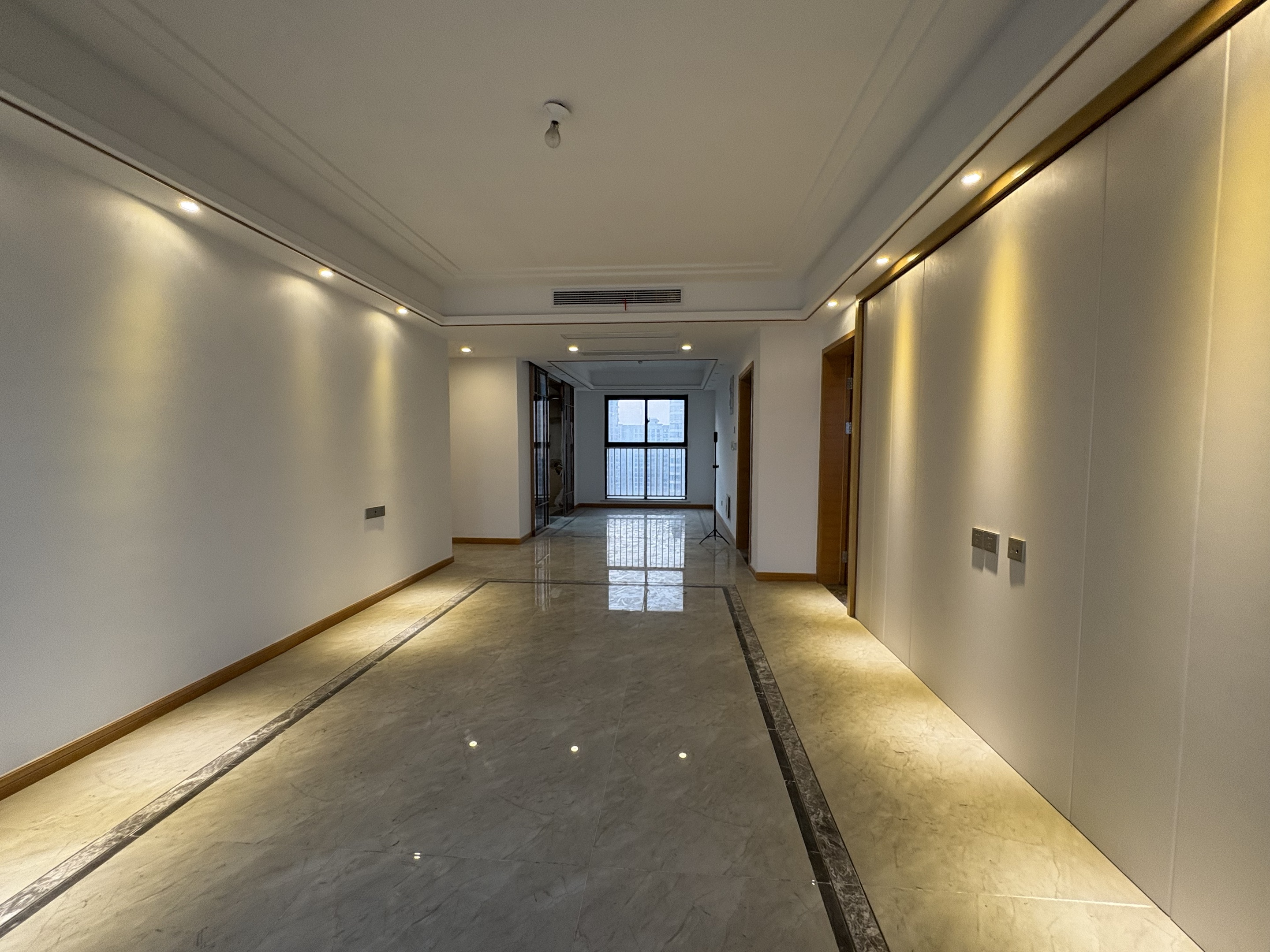 中南世纪花城三期 4室2厅2卫 145.48m²