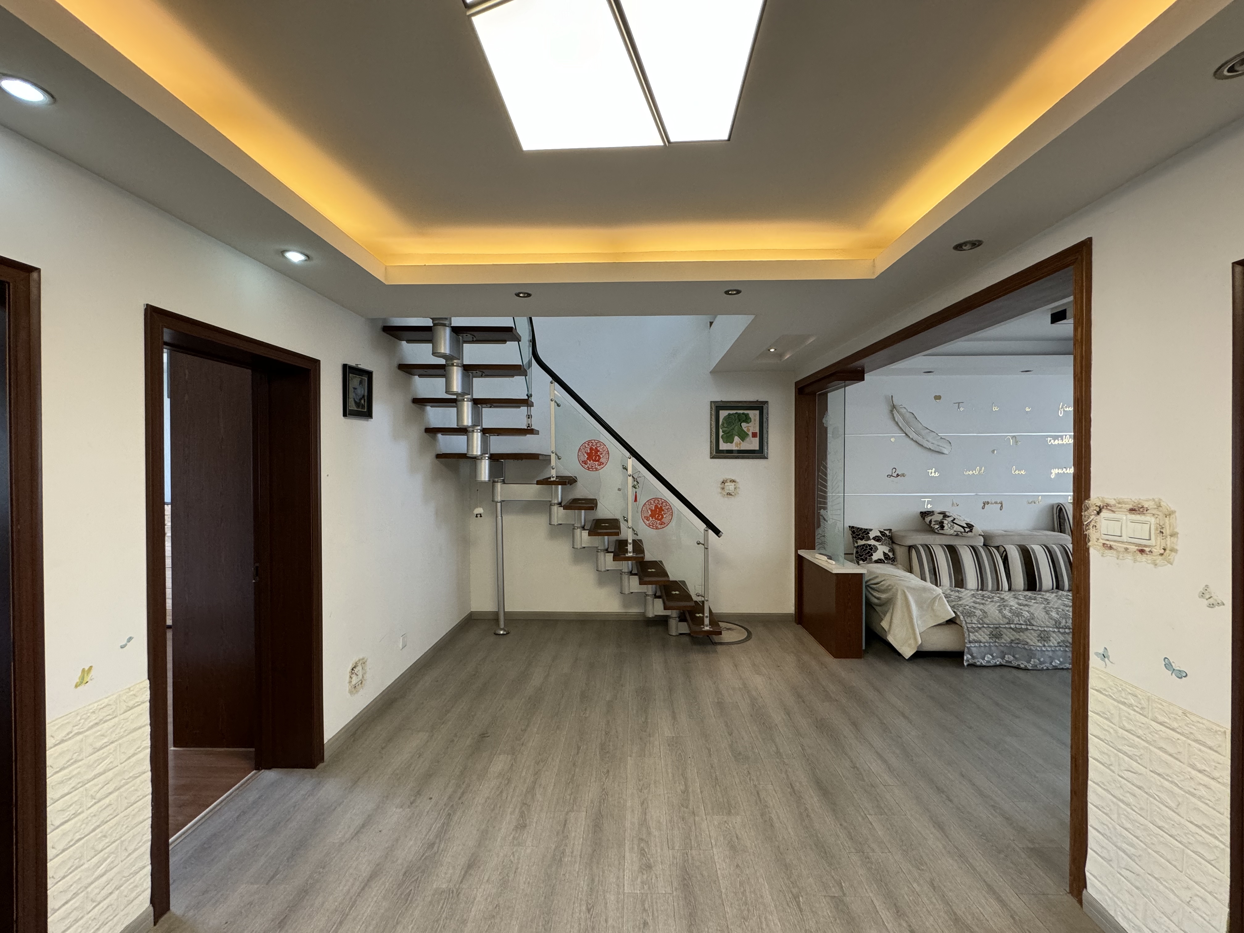 公园一村 4室2厅2卫 85m²
