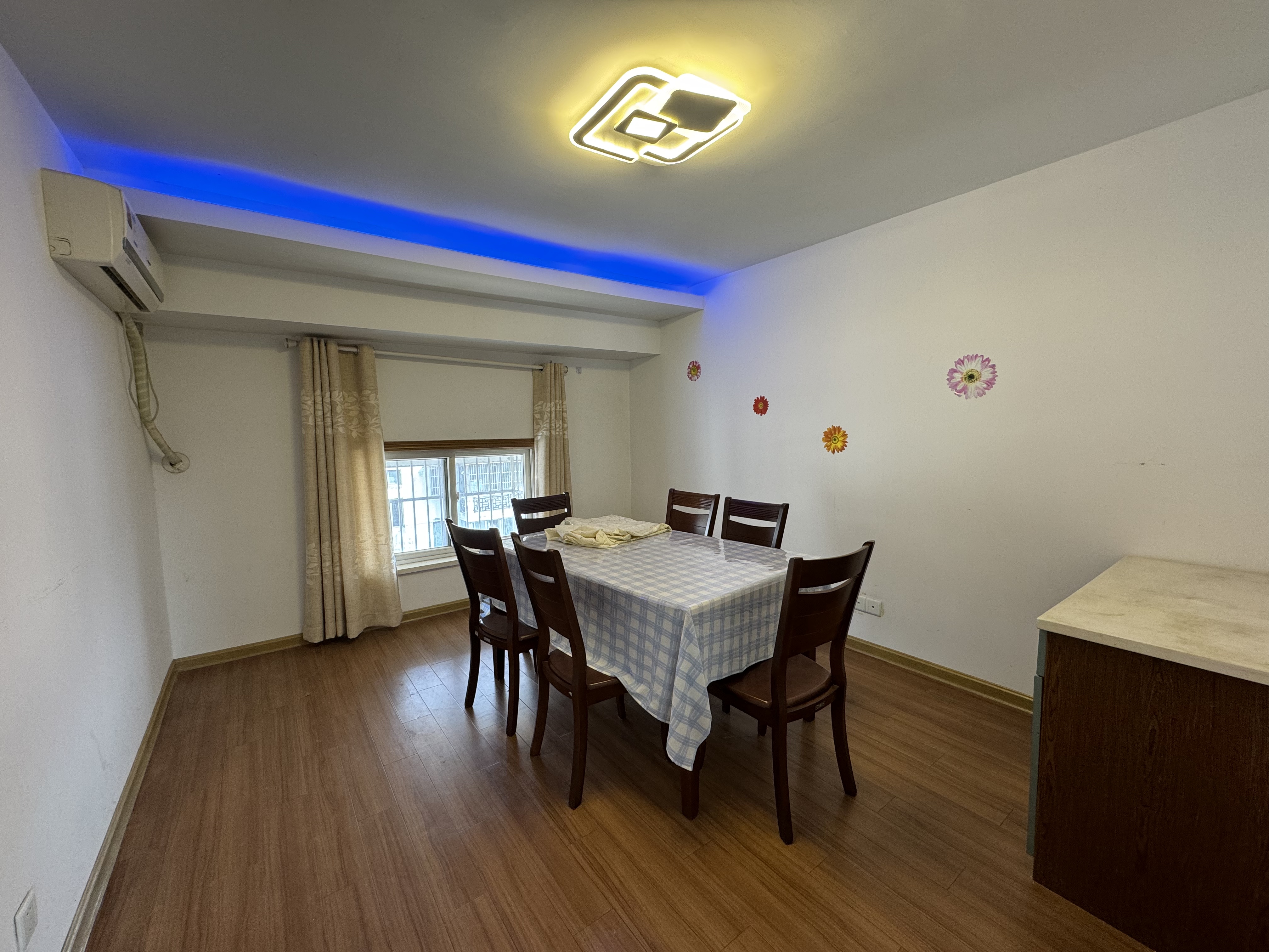 公园一村 4室2厅1卫 85m&sup2;