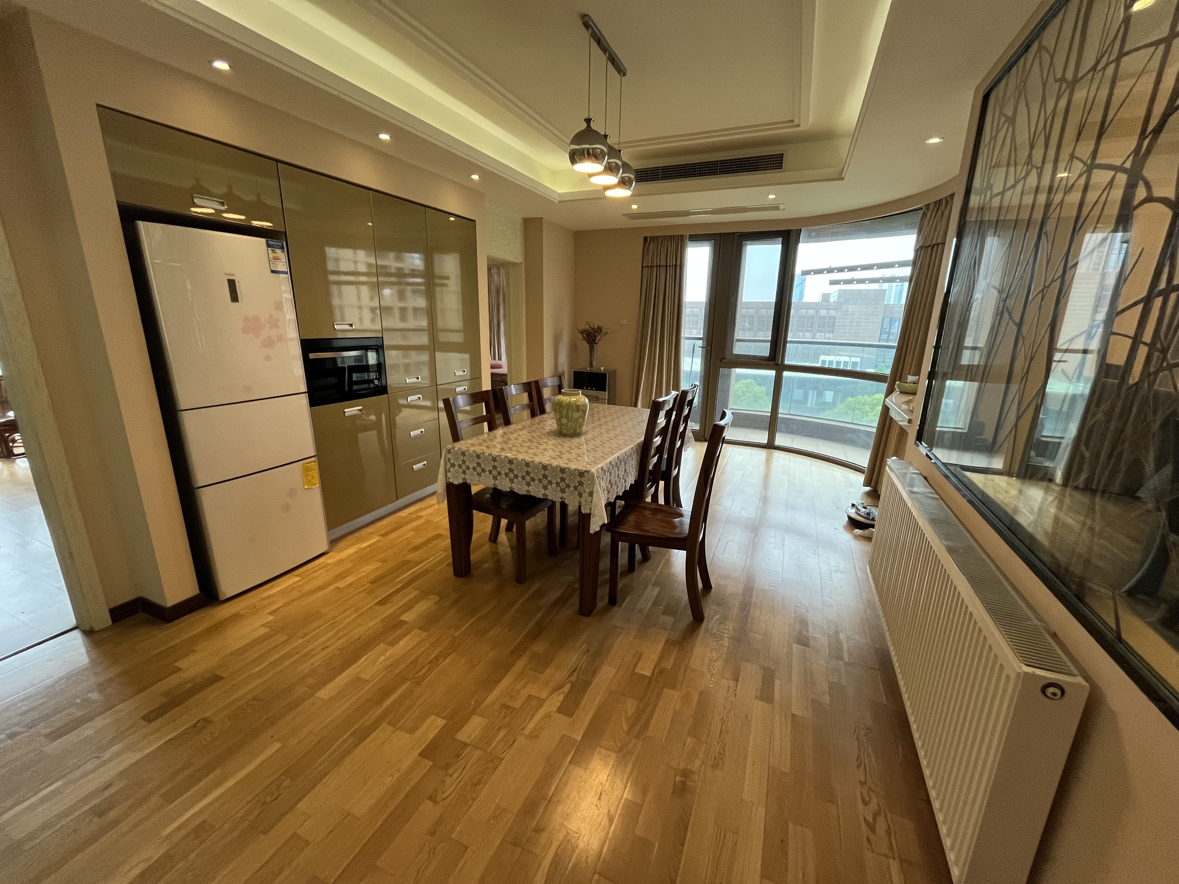 绿城玉兰公寓 4室2厅2卫 177.88m²