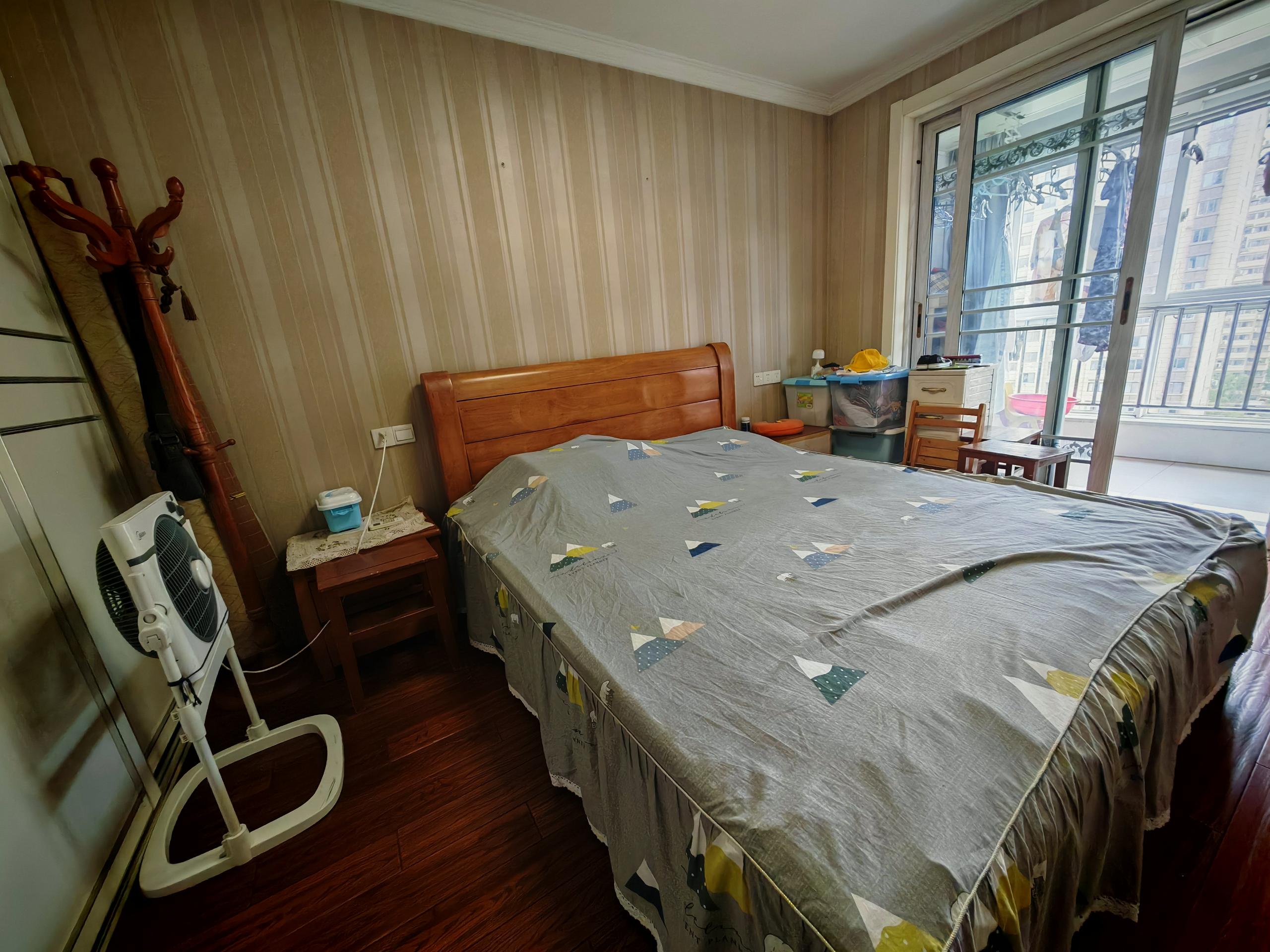 三里墩花苑三期 3室1厅1卫 129.87m&sup2;