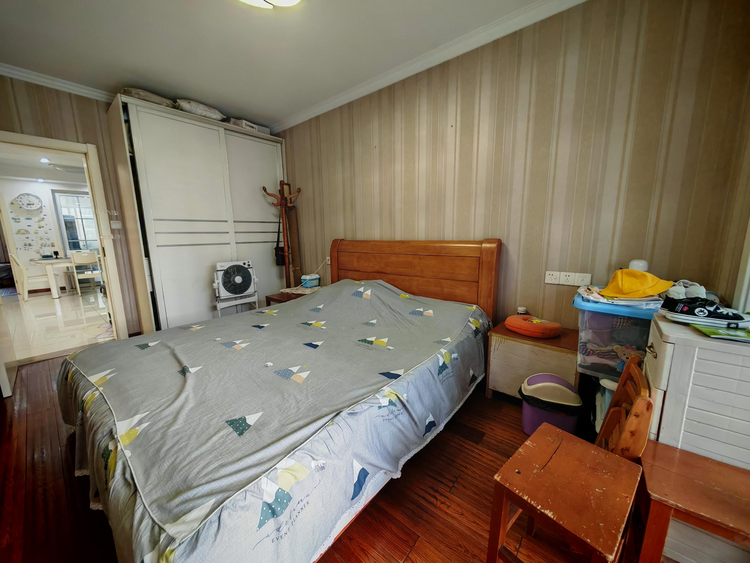 三里墩花苑三期 3室1厅1卫 129.87m&sup2;