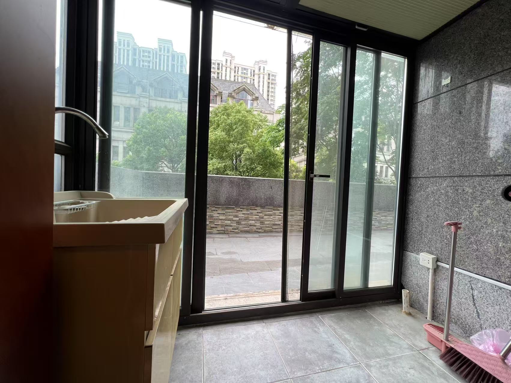 尚海湾 3室2厅1卫 121m&sup2;
