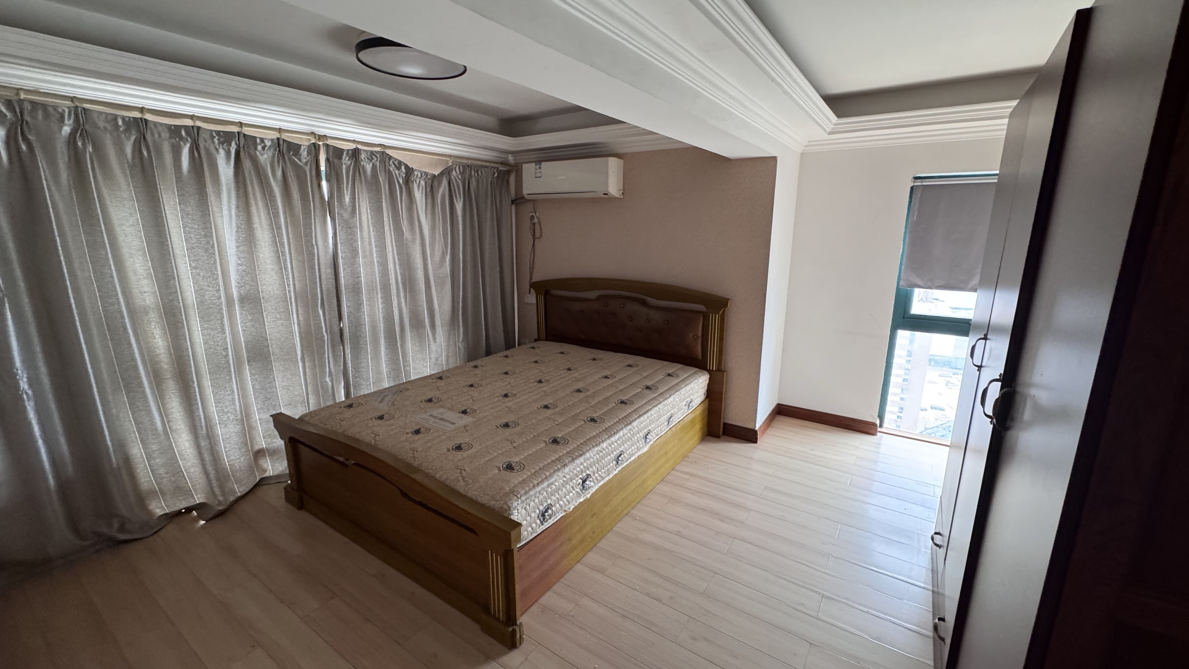奥特莱斯 4室2厅2卫 110.9m&sup2;
