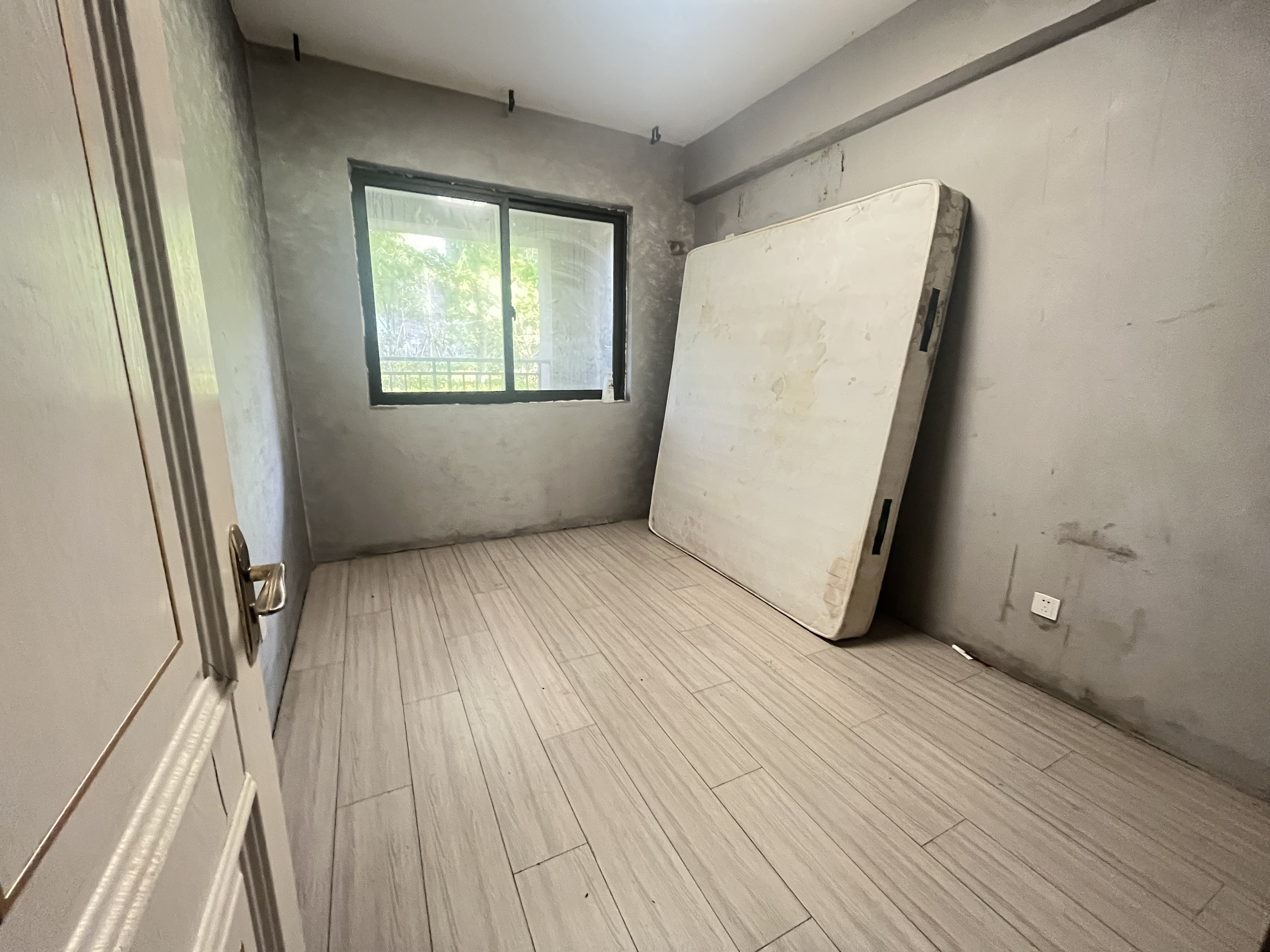 华强城四期 3室2厅1卫 213.00m&sup2;