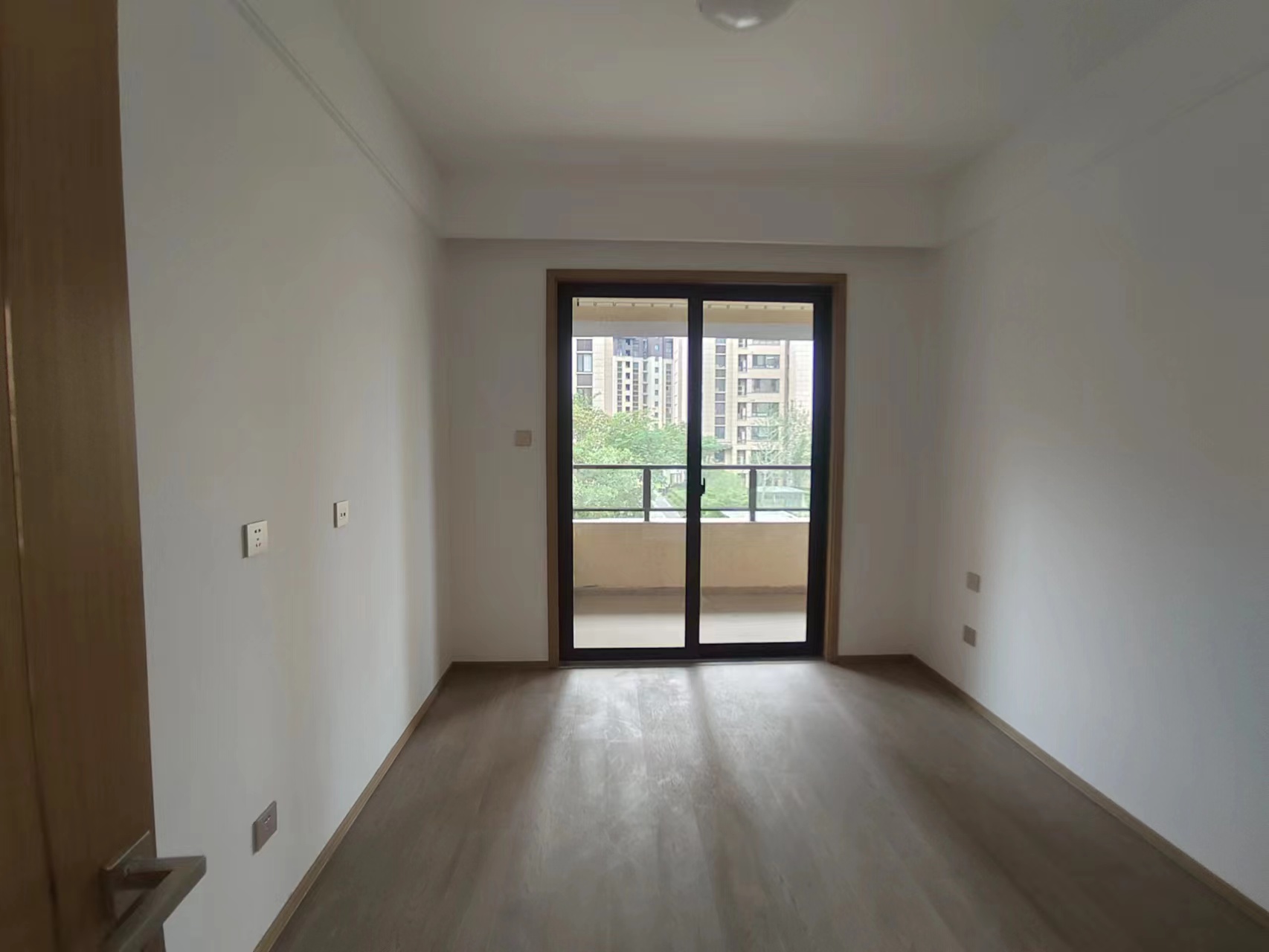 珑府 3室2厅2卫 122.96m&sup2;