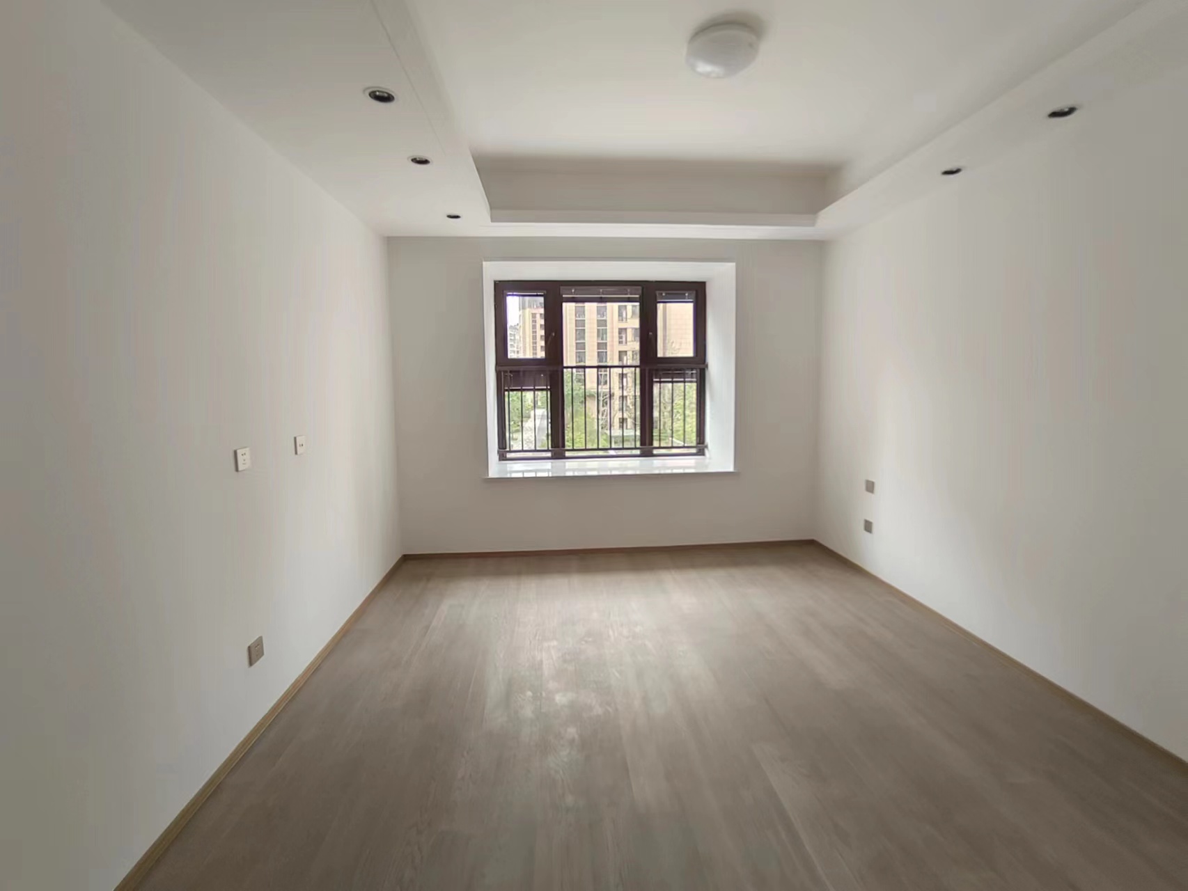 珑府 3室2厅2卫 122.96m&sup2;