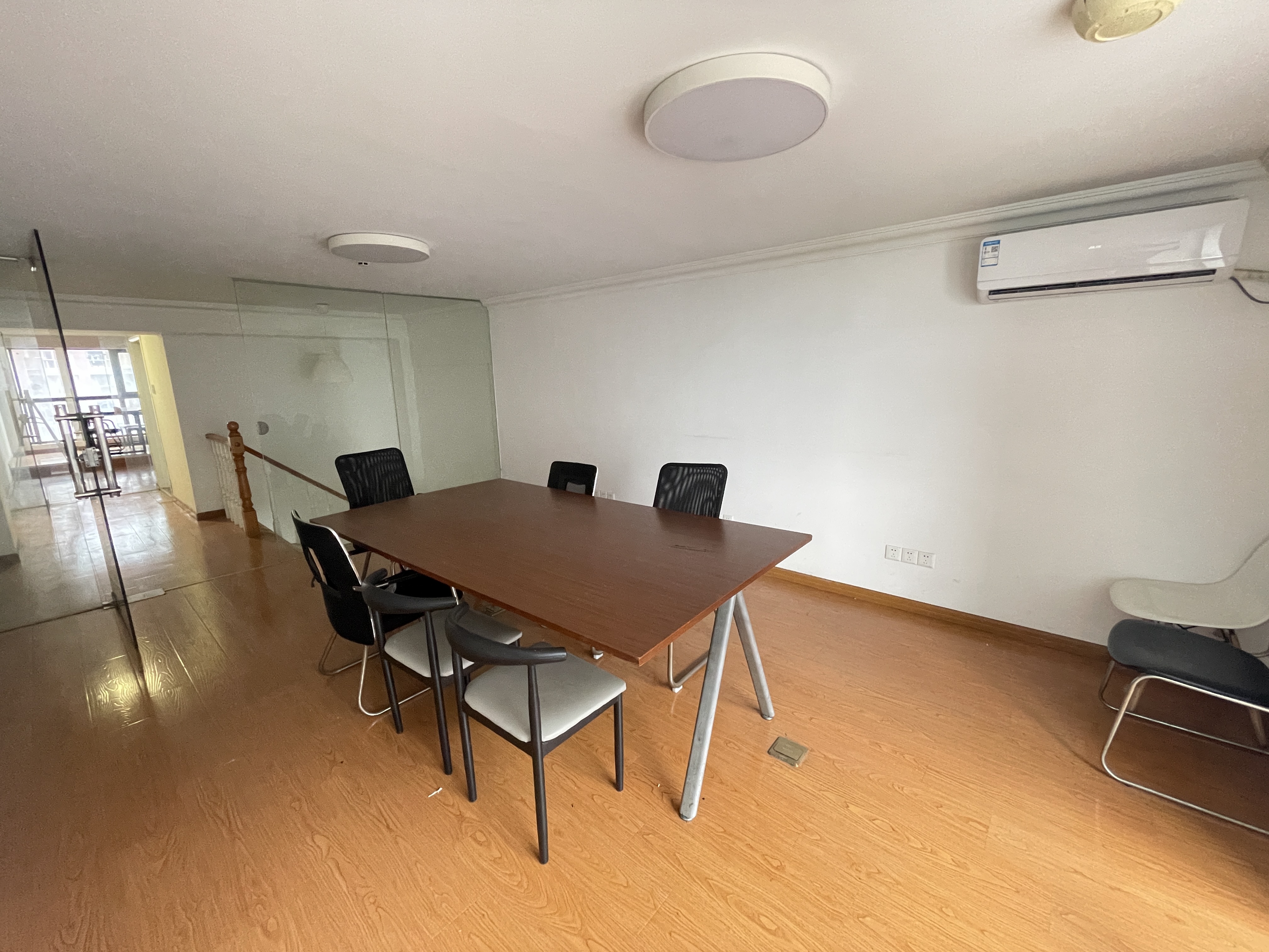 恒隆国际 2室2厅1卫 70m&sup2;