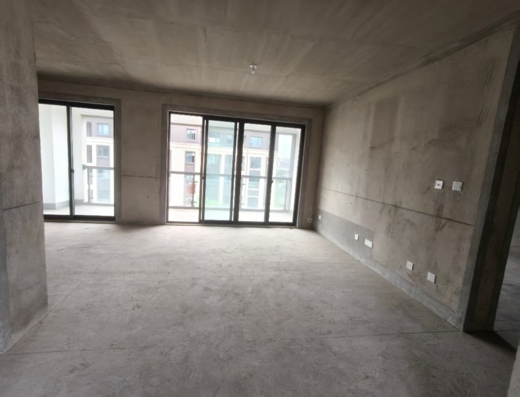 神辉上麟府 4室2厅2卫 137m&sup2;