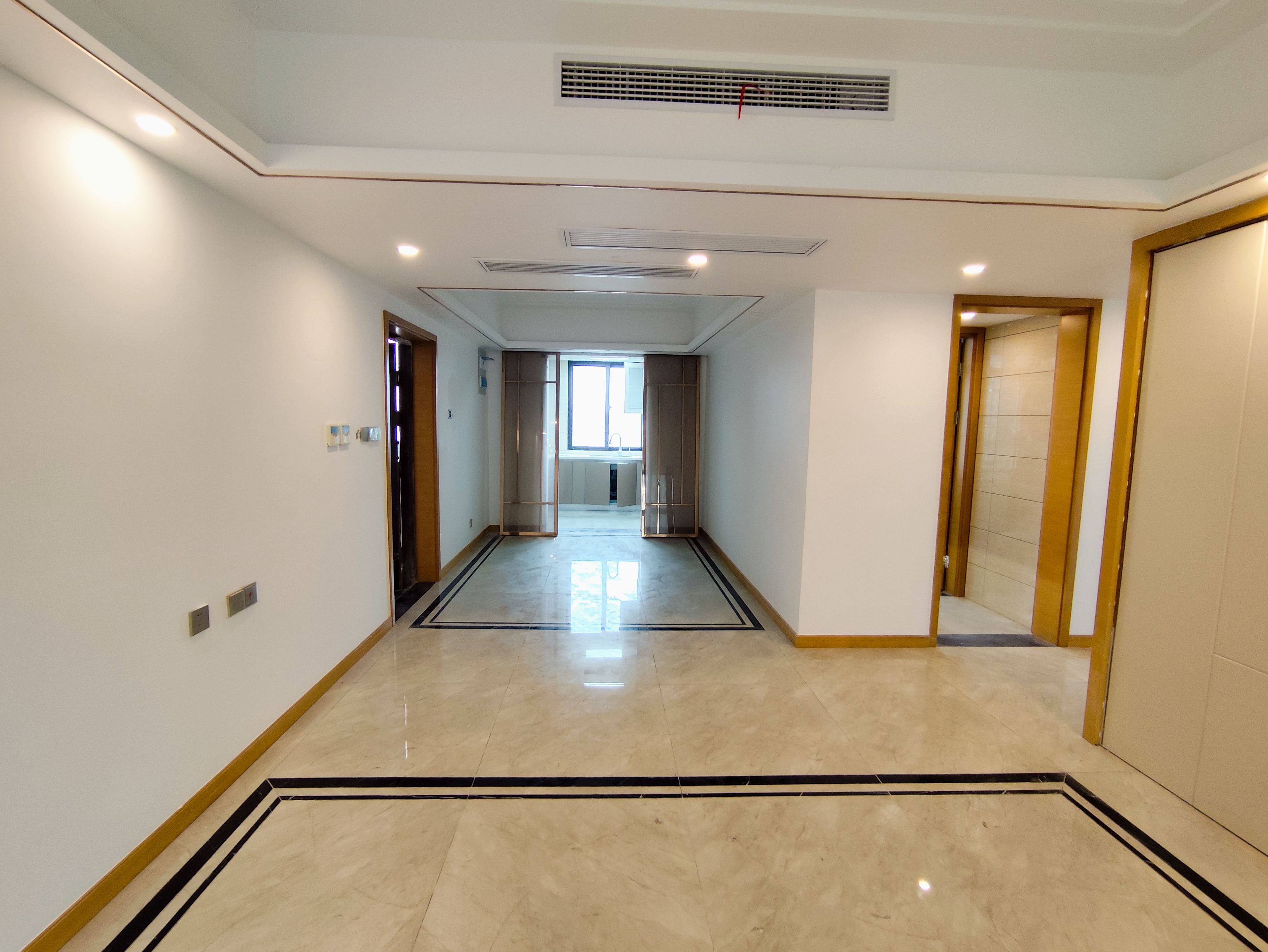 中南世纪花城三期 4室2厅2卫 139.49m&sup2;