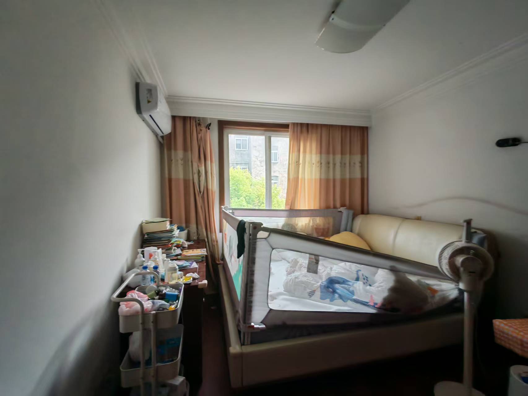 苏东花苑 4室2厅2卫 132.5m&sup2;