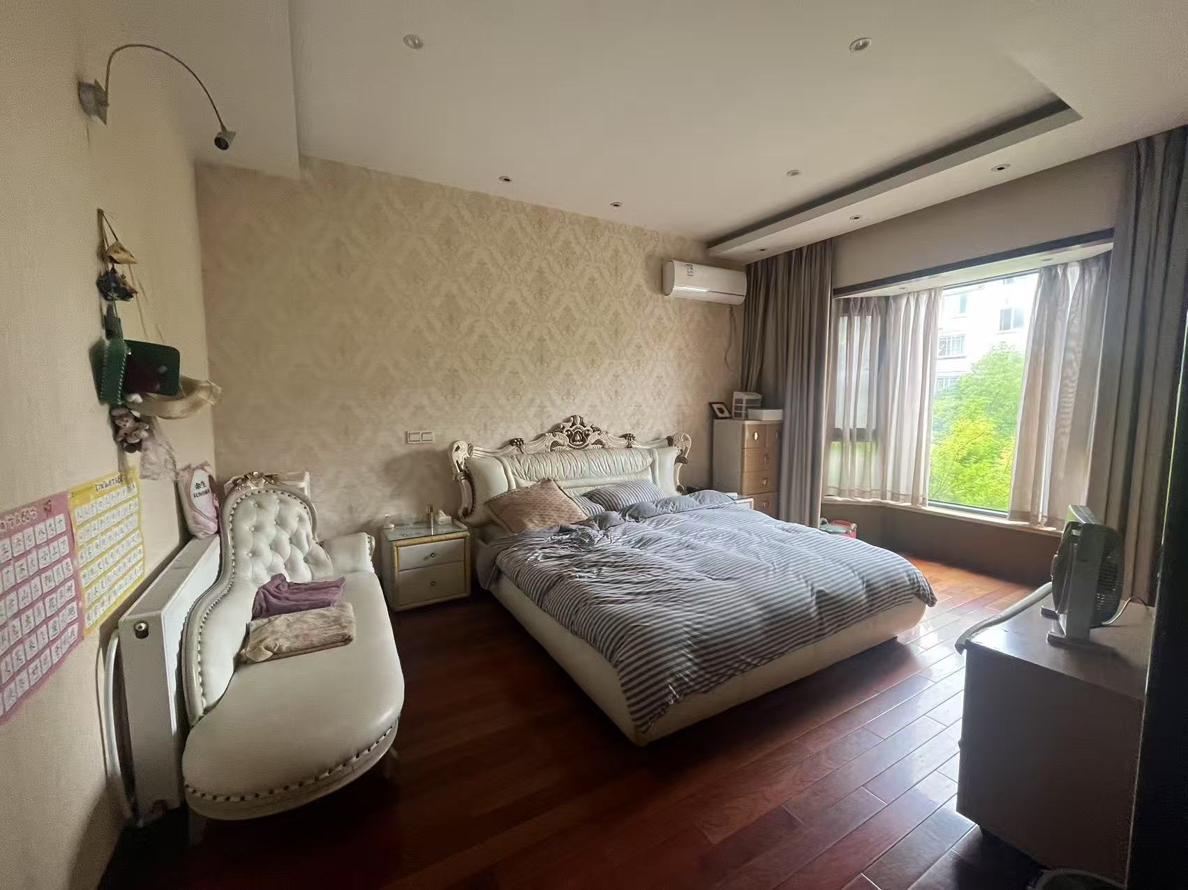 城南小苑 5室2厅2卫 241.00m&sup2;