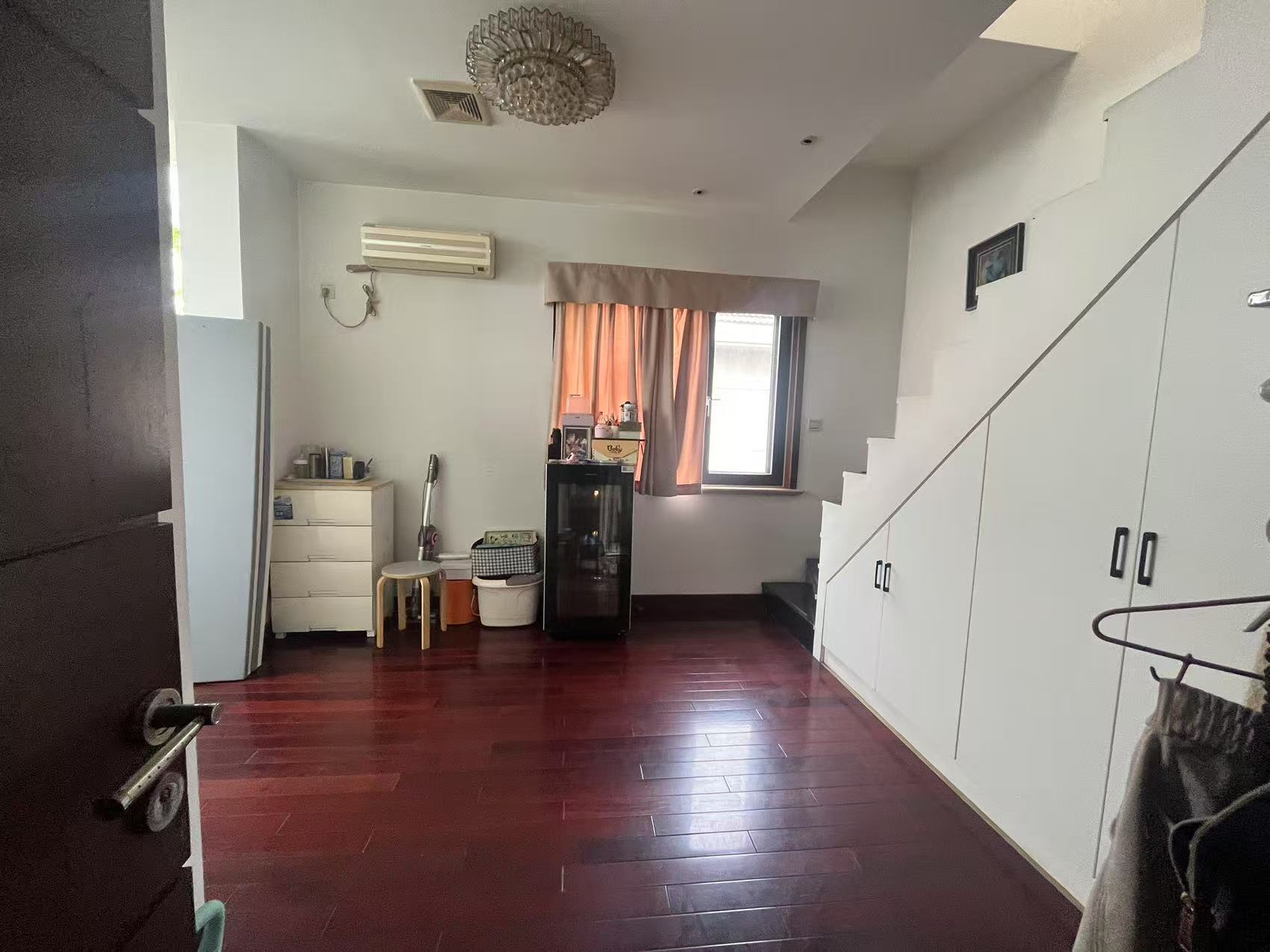 城南小苑 5室2厅2卫 241.00m&sup2;