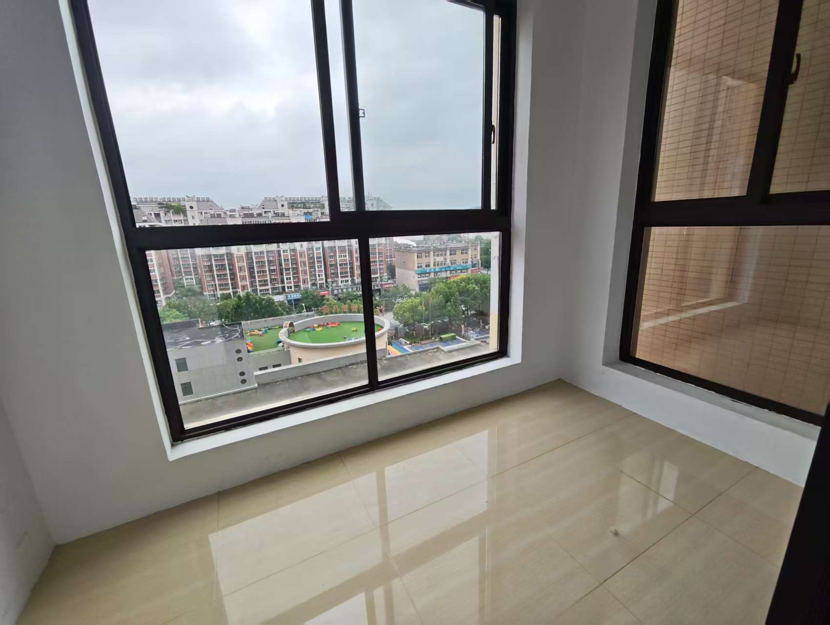 德诚&middot;翰景园 3室2厅1卫 120m&sup2;