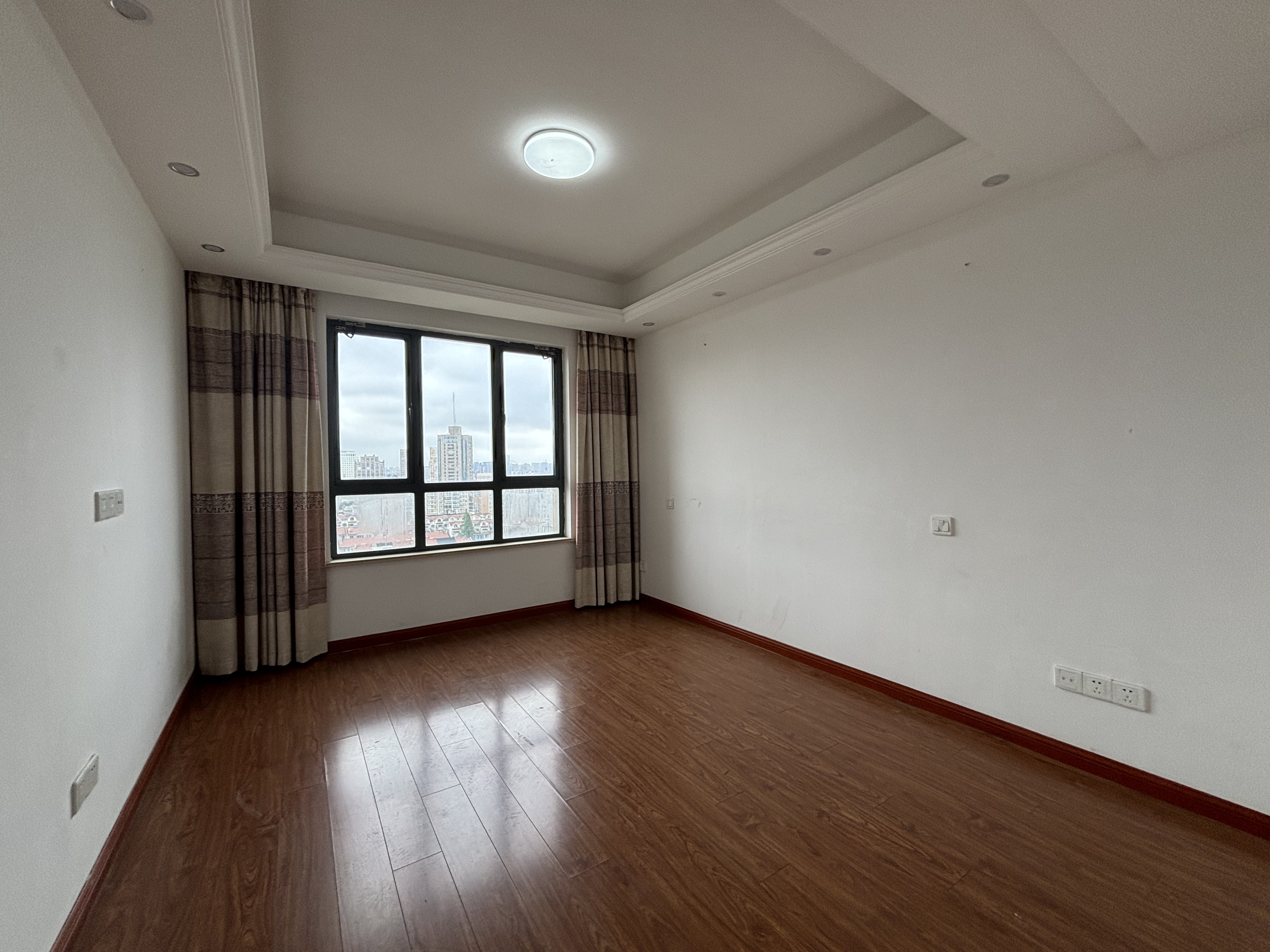 金鼎湾花园 3室2厅2卫 154.11m&sup2;