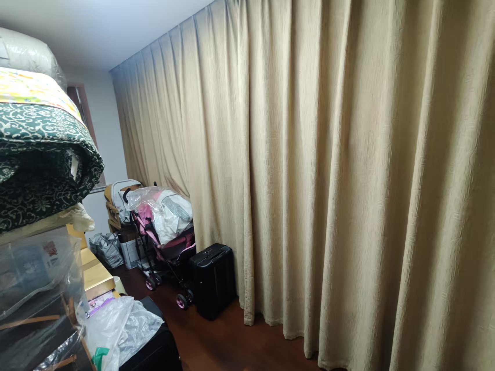 天地华庭 6室2厅2卫 210.00m&sup2;
