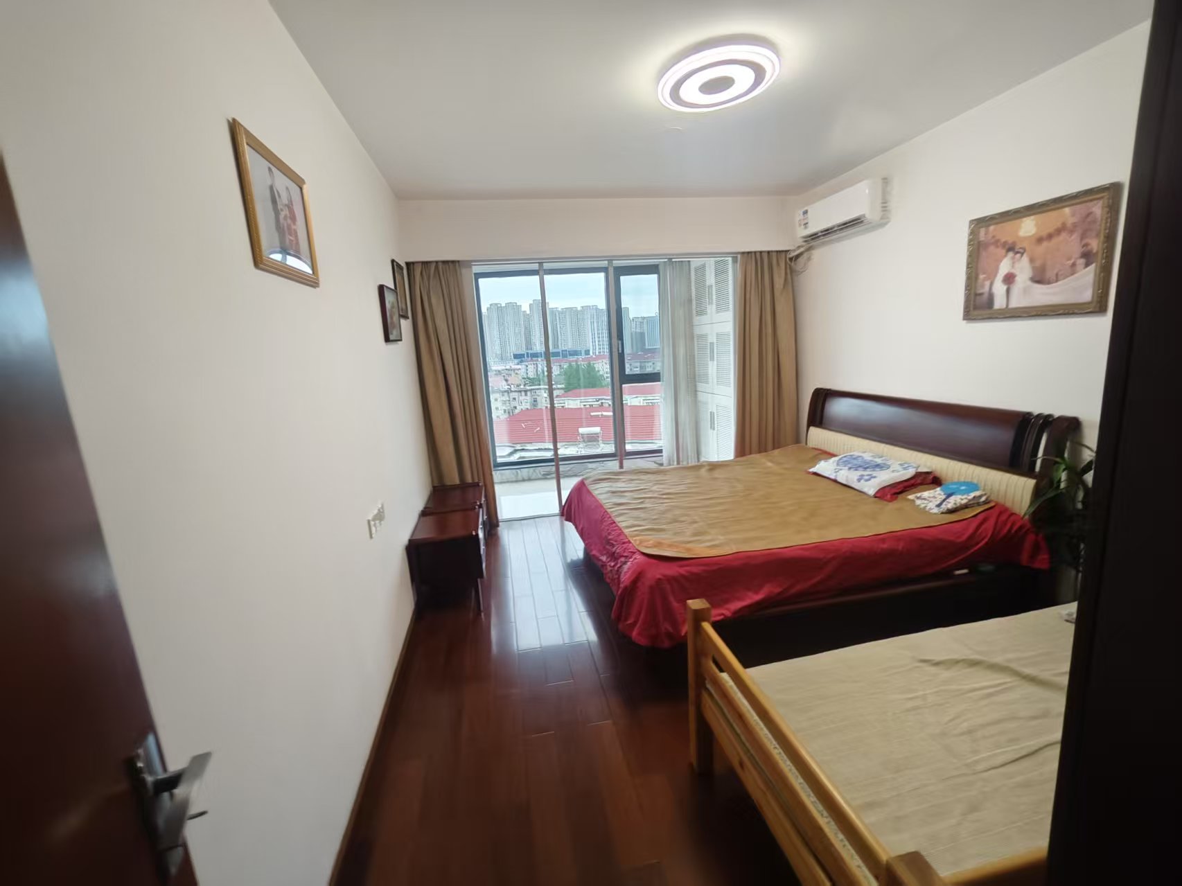 天地华庭 6室2厅2卫 210.00m&sup2;