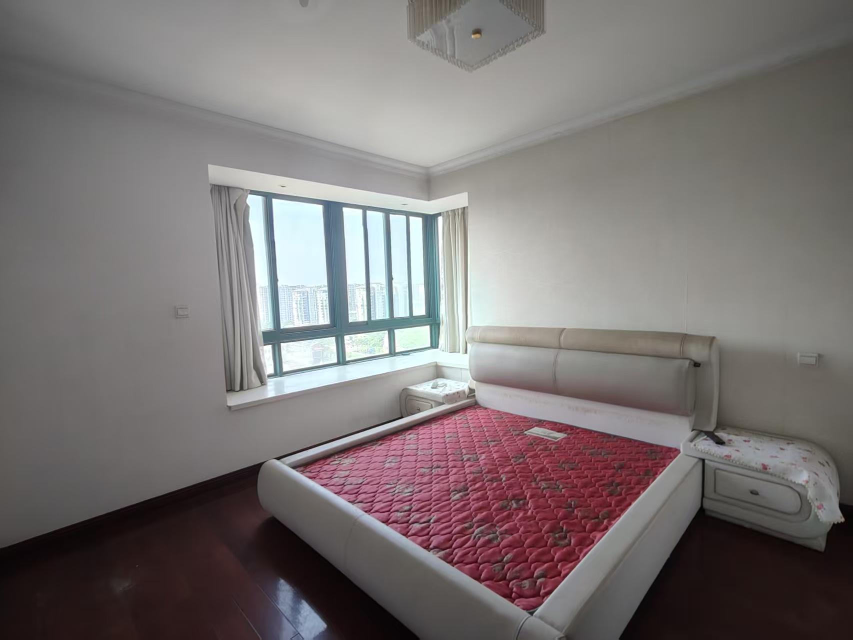 江海皇都私家花园 3室2厅2卫 164.00m&sup2;