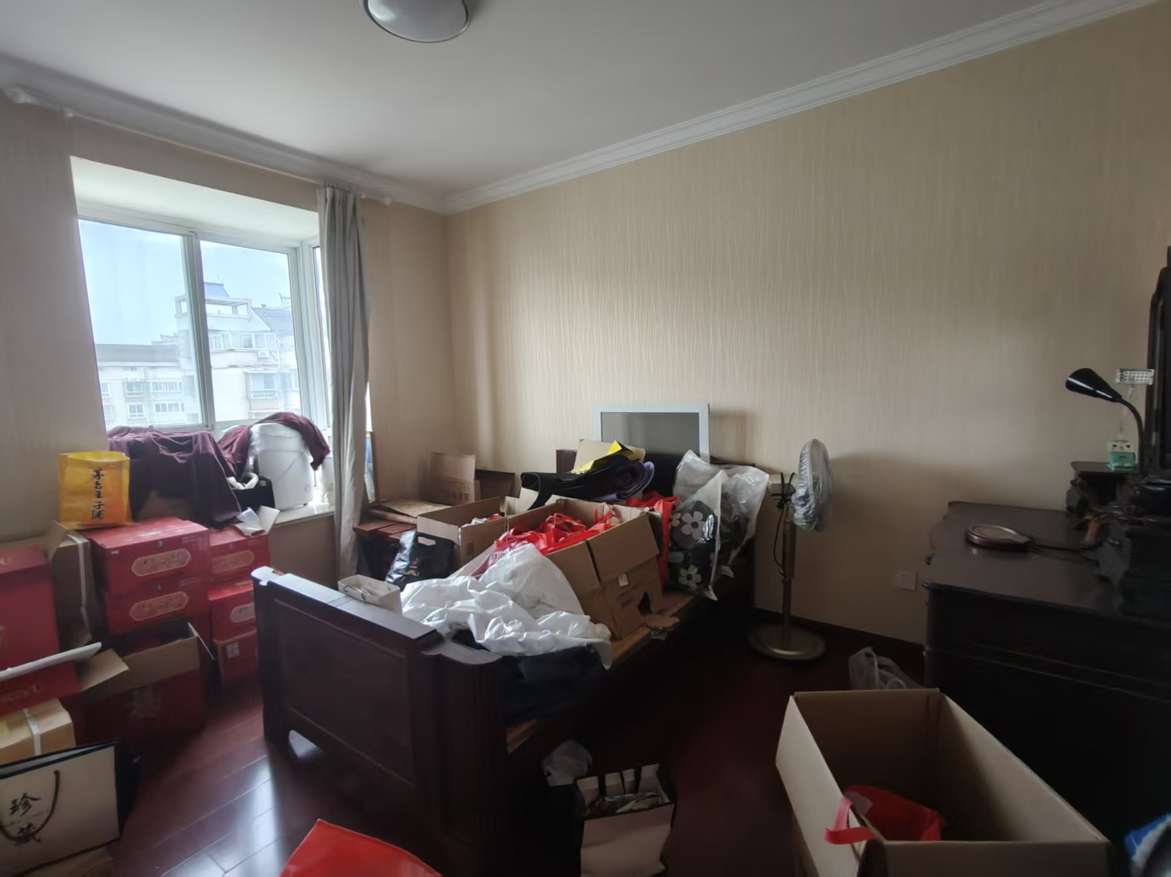 天霞苑 2室2厅2卫 140.00m&sup2;