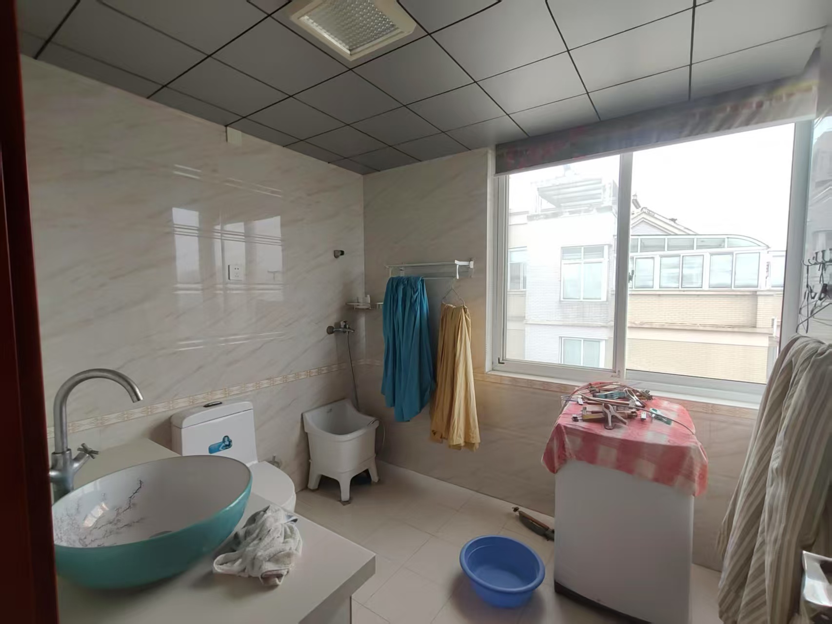 天霞苑 2室2厅2卫 140.00m&sup2;