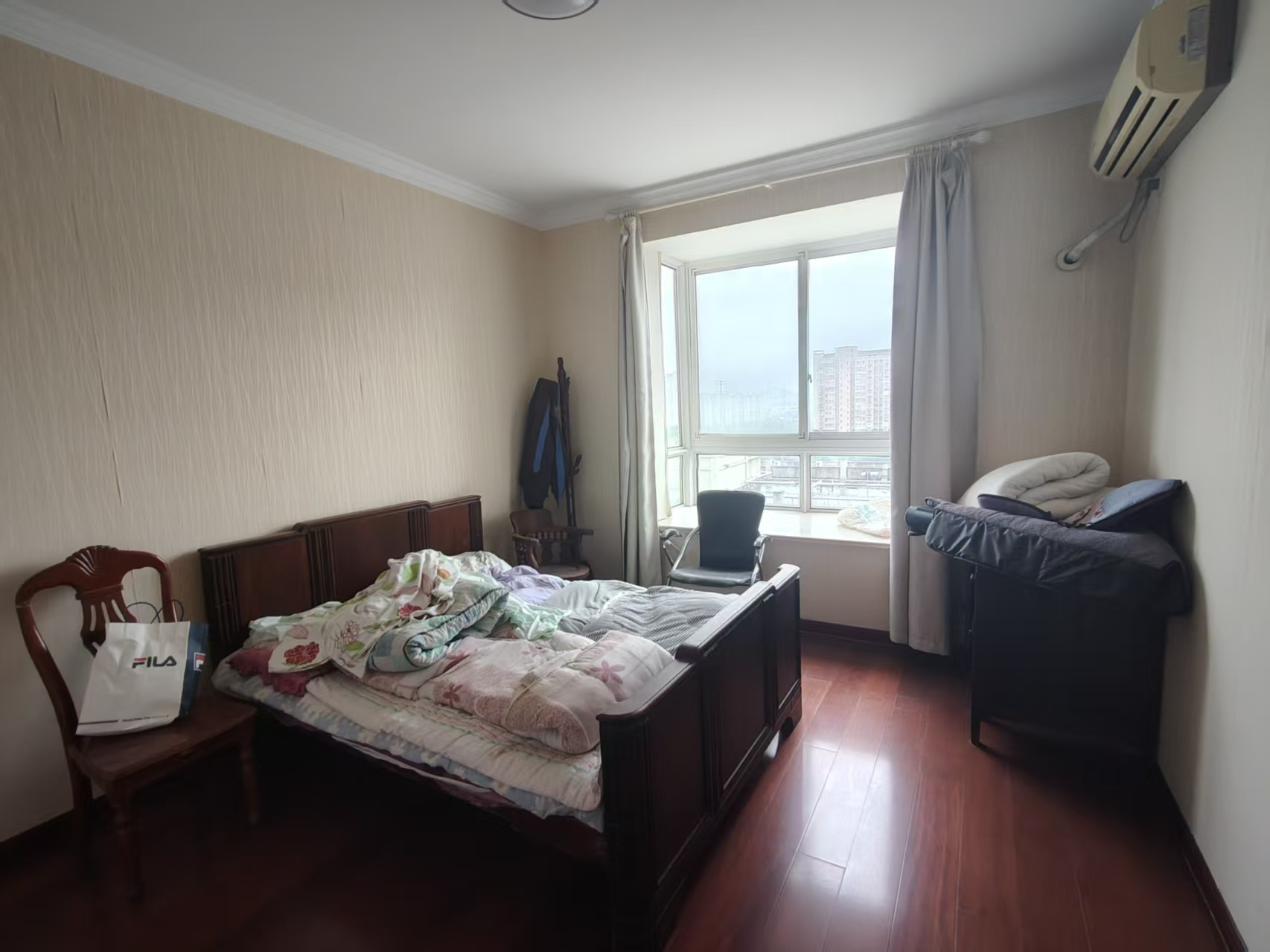 天霞苑 2室2厅2卫 140.00m&sup2;