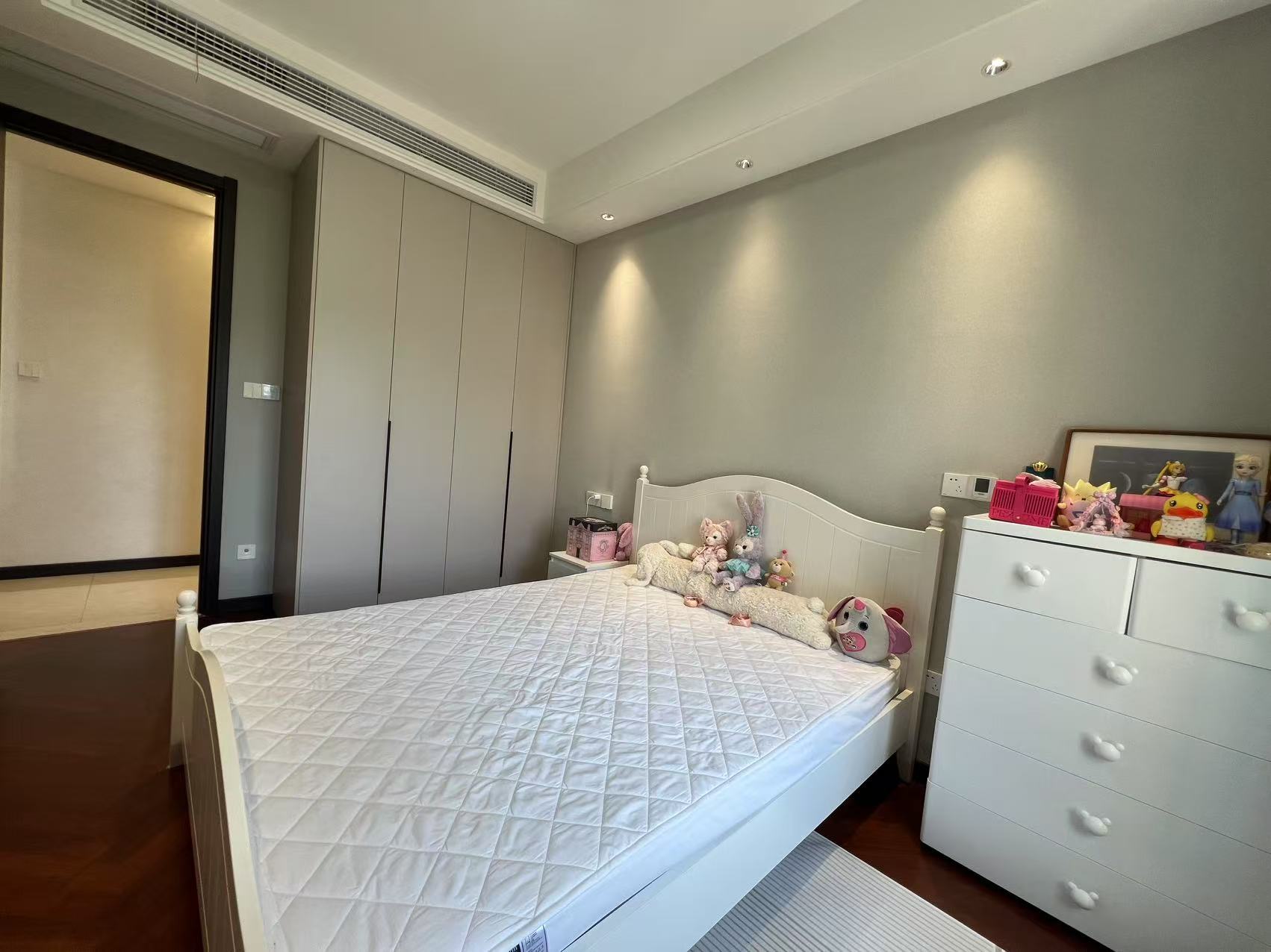 中海铂樾府 4室2厅3卫 175m&sup2;
