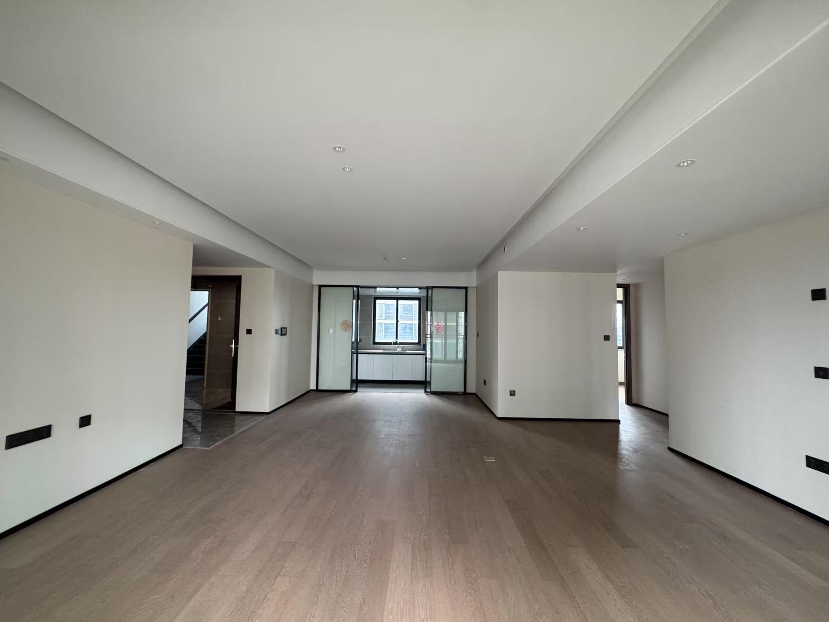 万科翡翠东第 3室2厅2卫 130.42m²