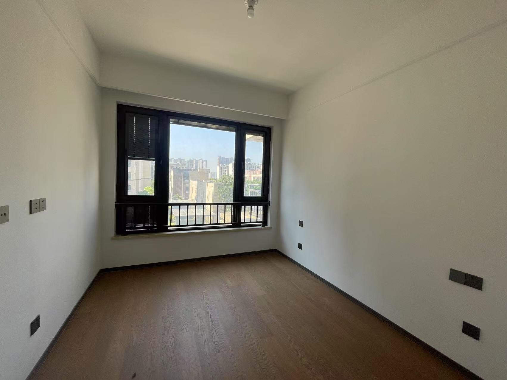 春风南岸东园 4室2厅2卫 140m&sup2;