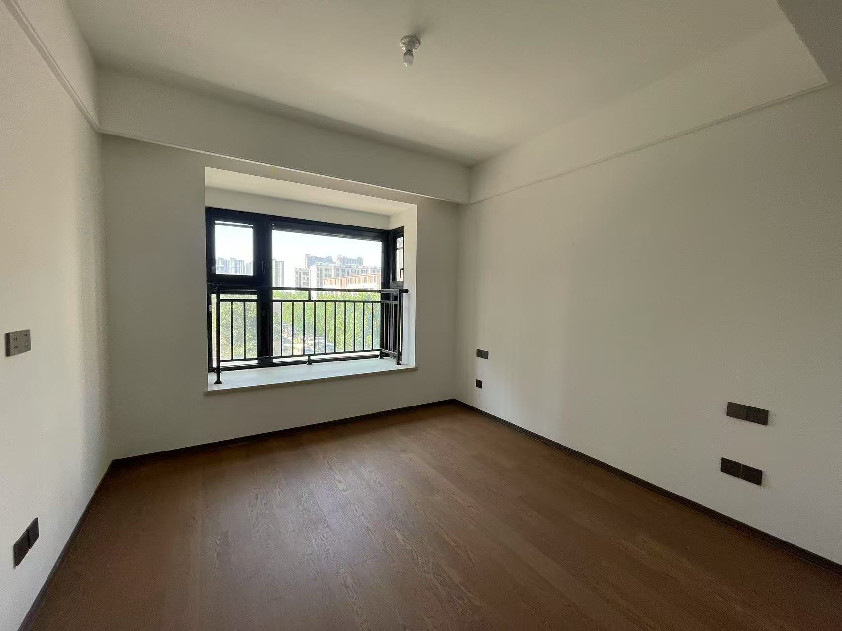春风南岸东园 4室2厅2卫 140m&sup2;
