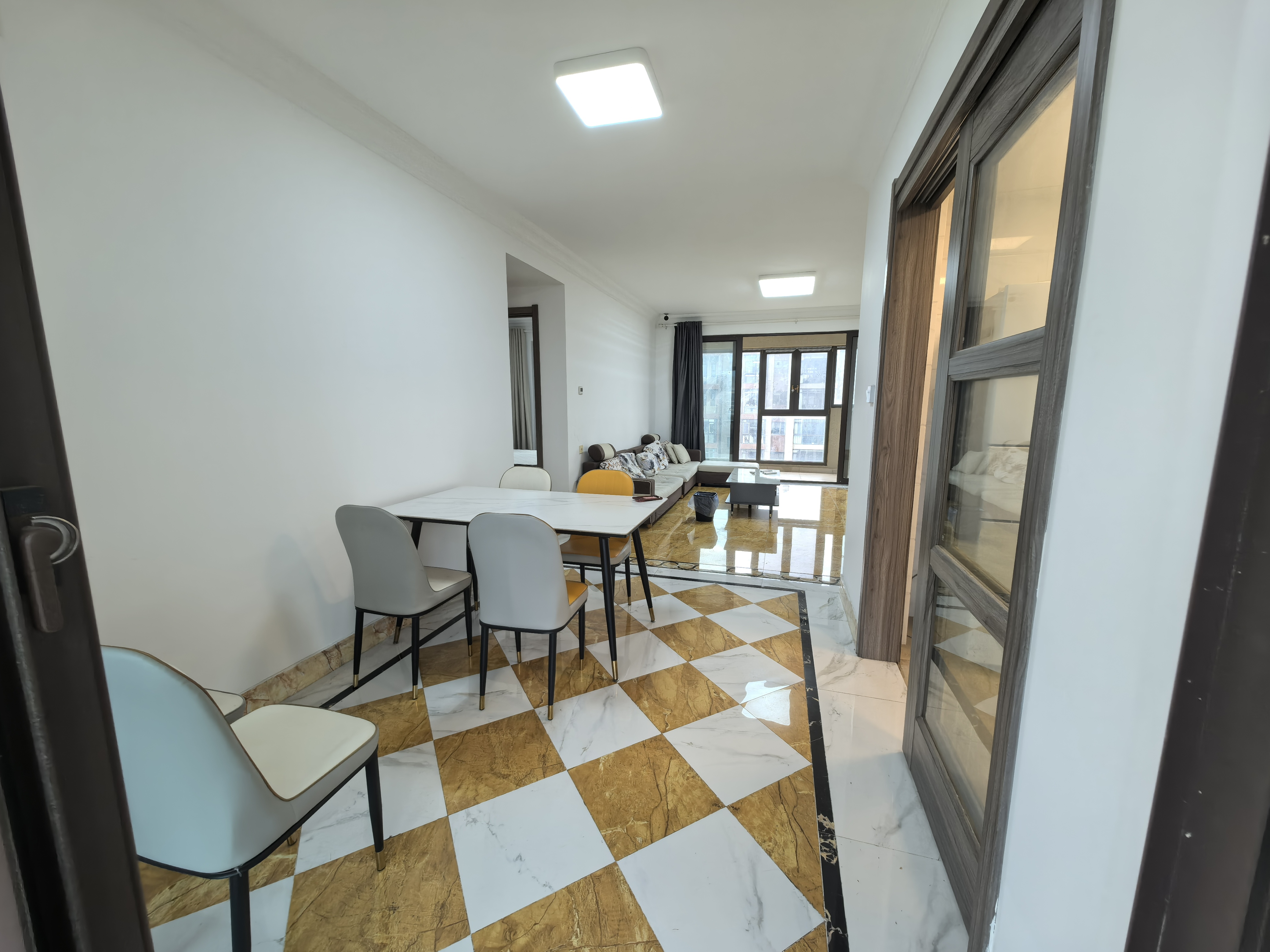 南通碧桂园翡翠华府 4室2厅2卫 142.84m²
