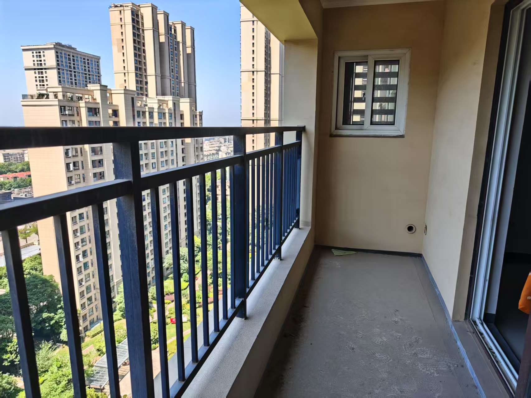 世茂新界 3室2厅2卫 90.00m&sup2;