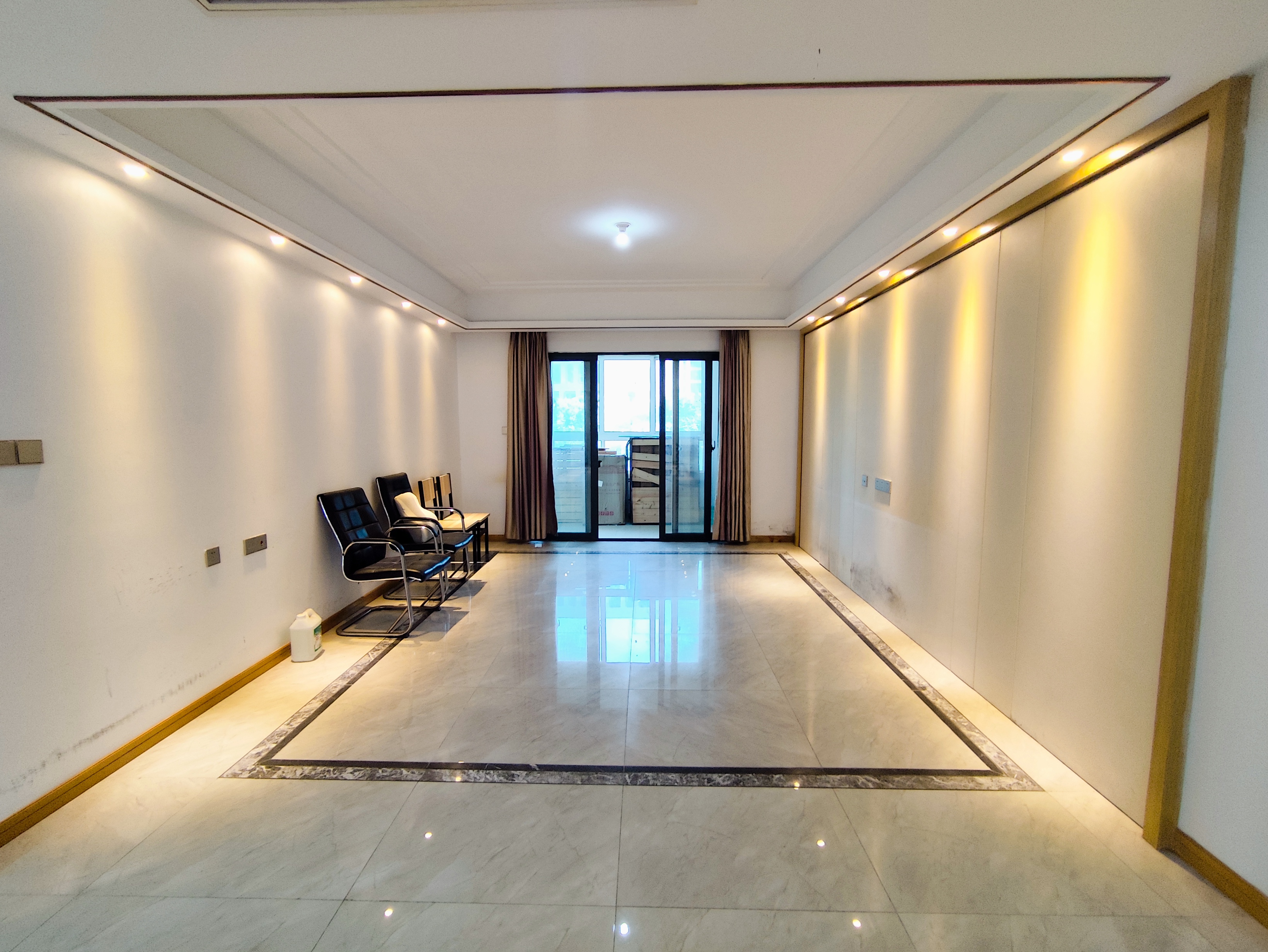 中南世纪花城三期 4室2厅2卫 177.89m²