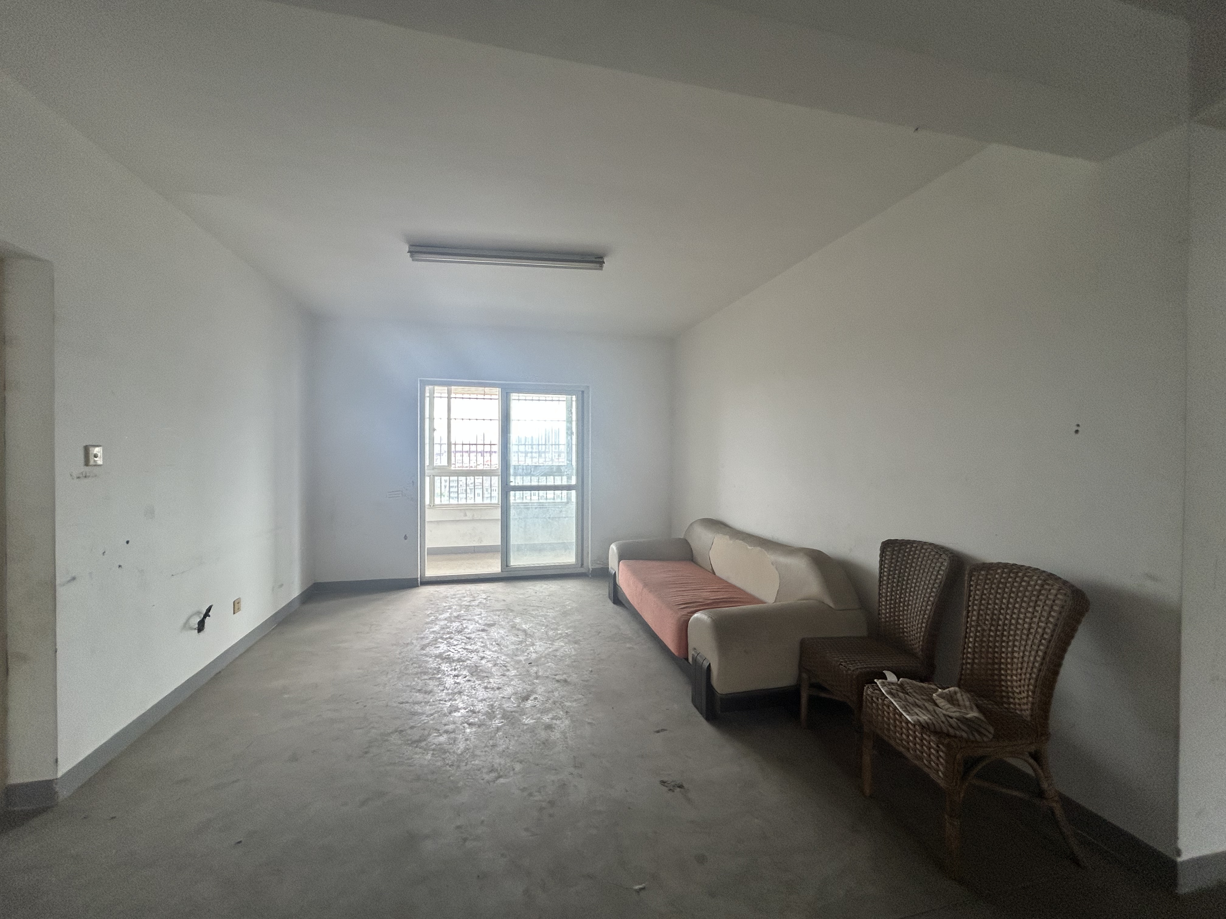 天山花苑西区 3室2厅2卫 145.00m²