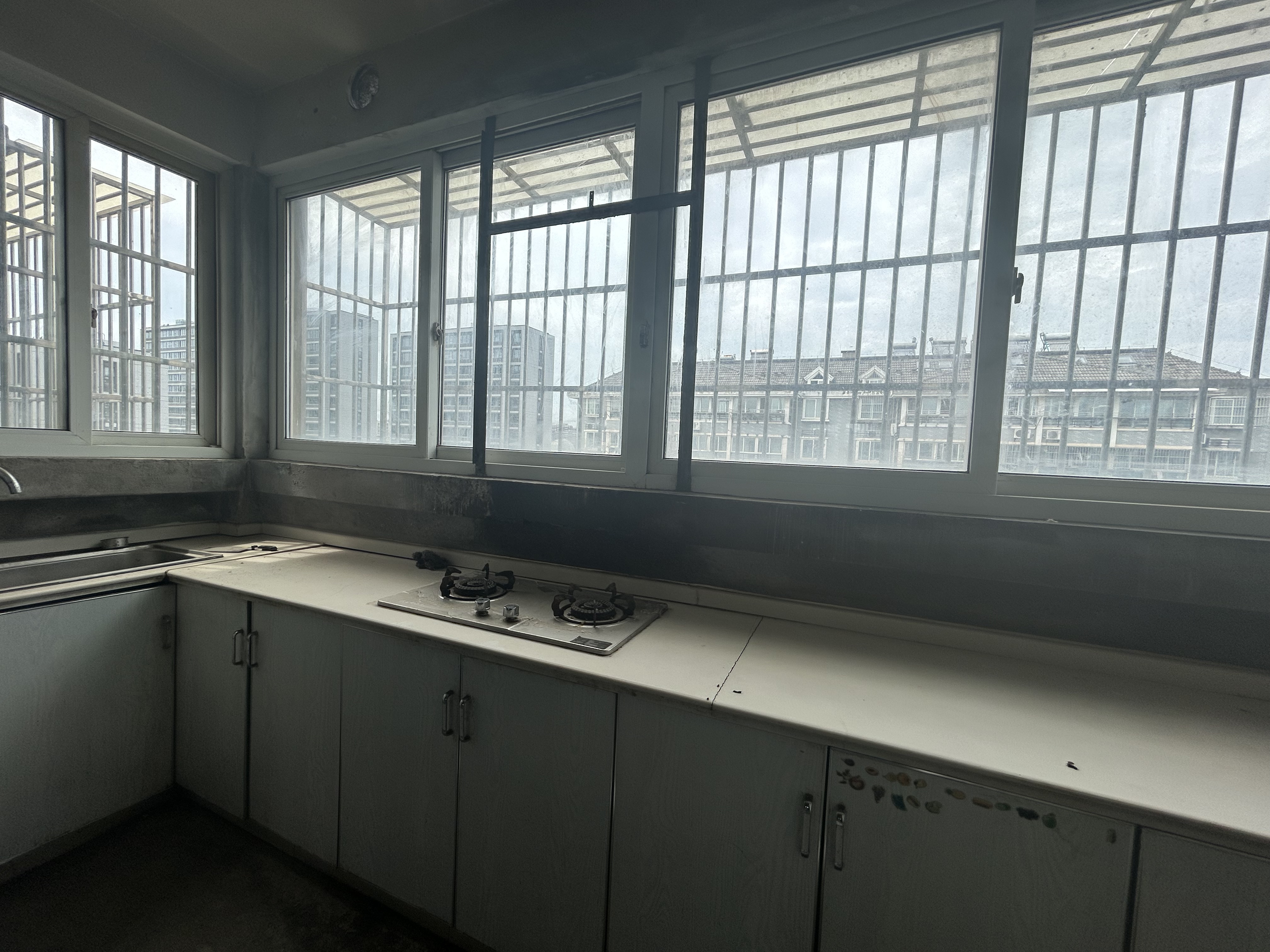 天山花苑西区 3室2厅2卫 145m&sup2;