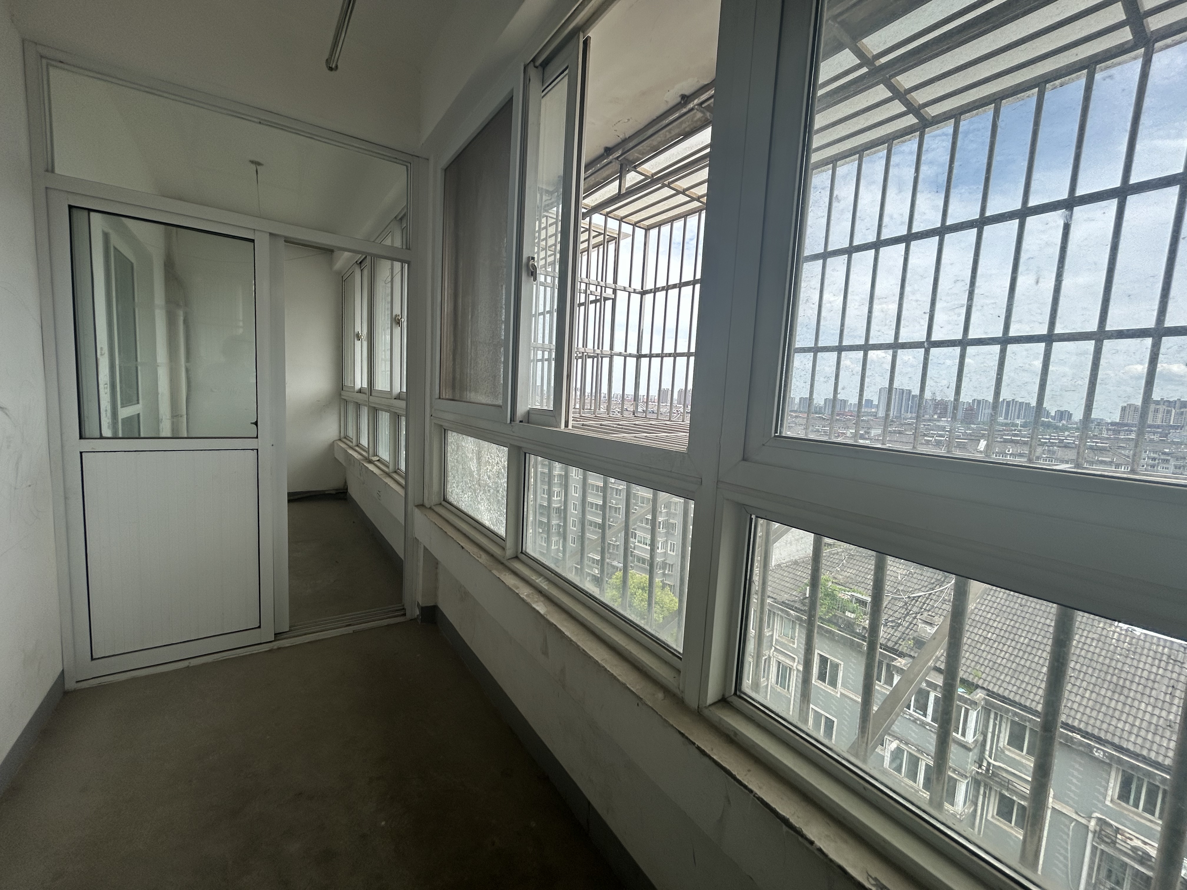 天山花苑西区 3室2厅2卫 145m&sup2;