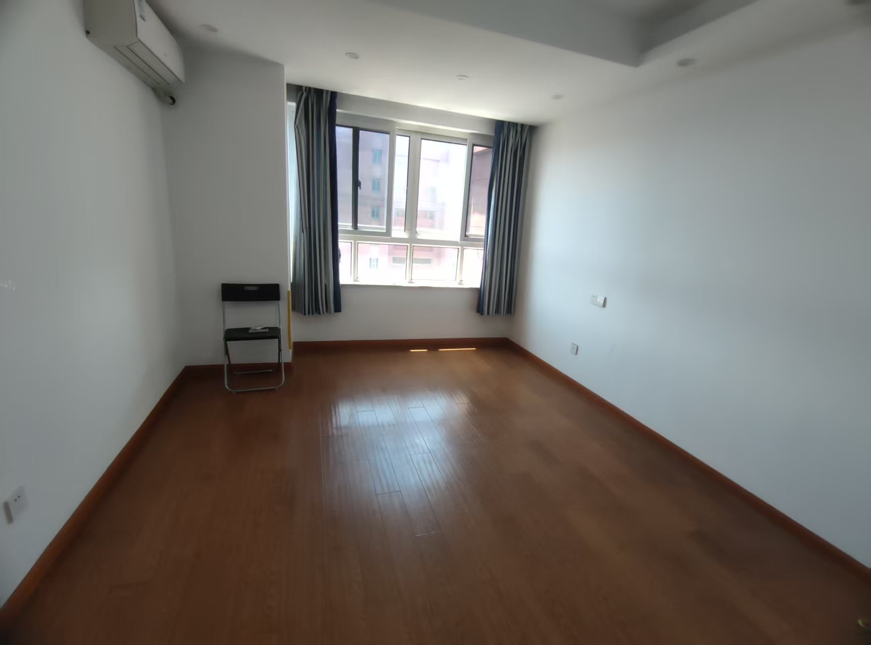 万濠星城 3室2厅2卫 128m&sup2;